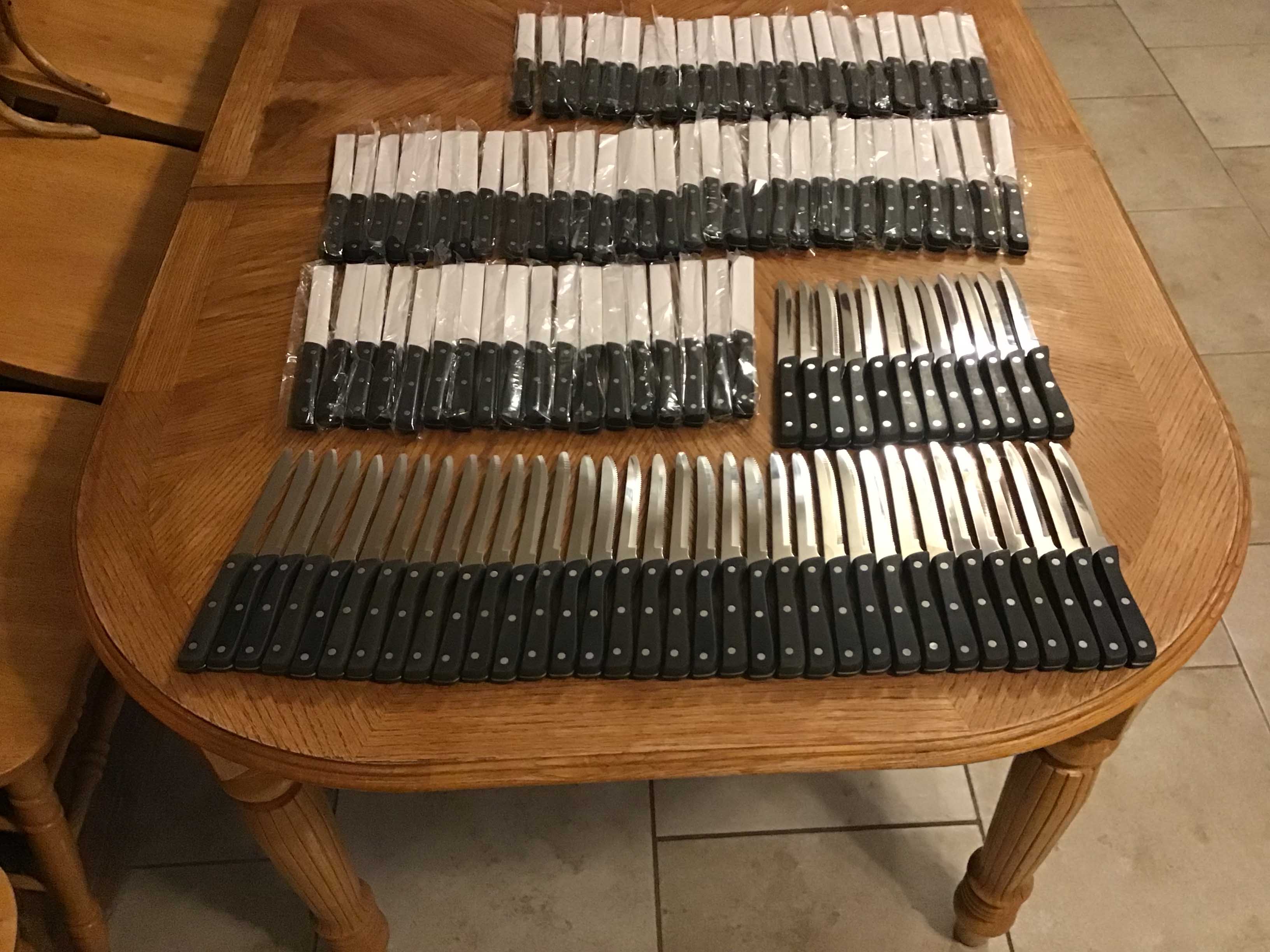 steak knives (Libbey stainless steel w/black bakelite handle)