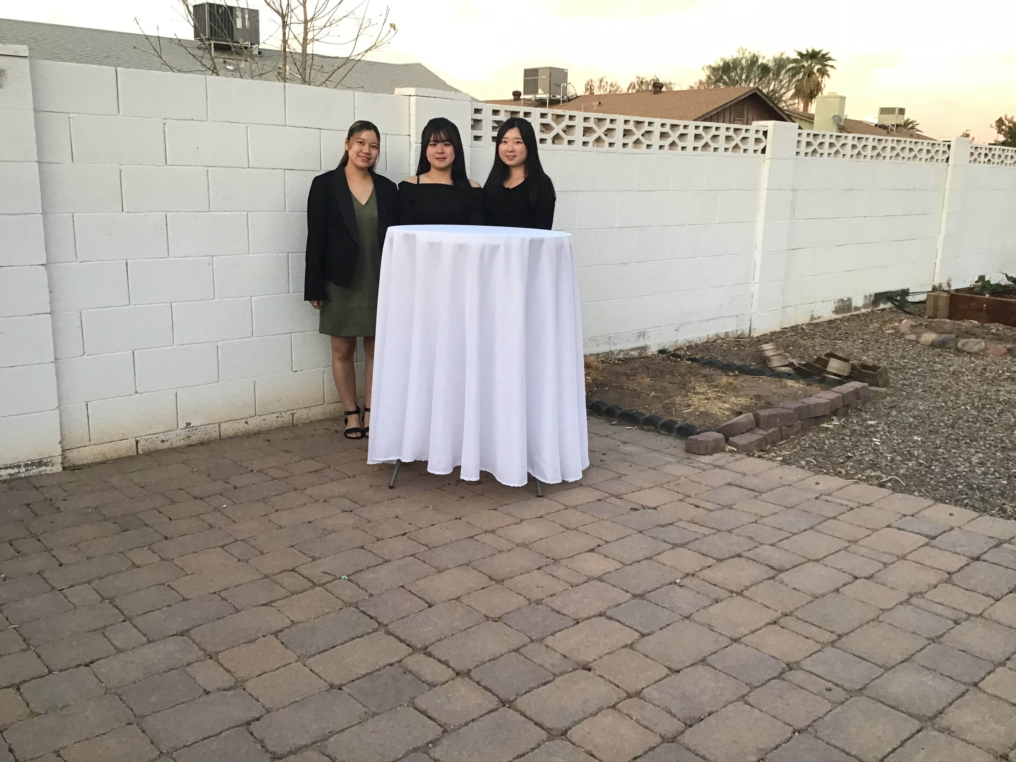 31 inch round pedestal tables