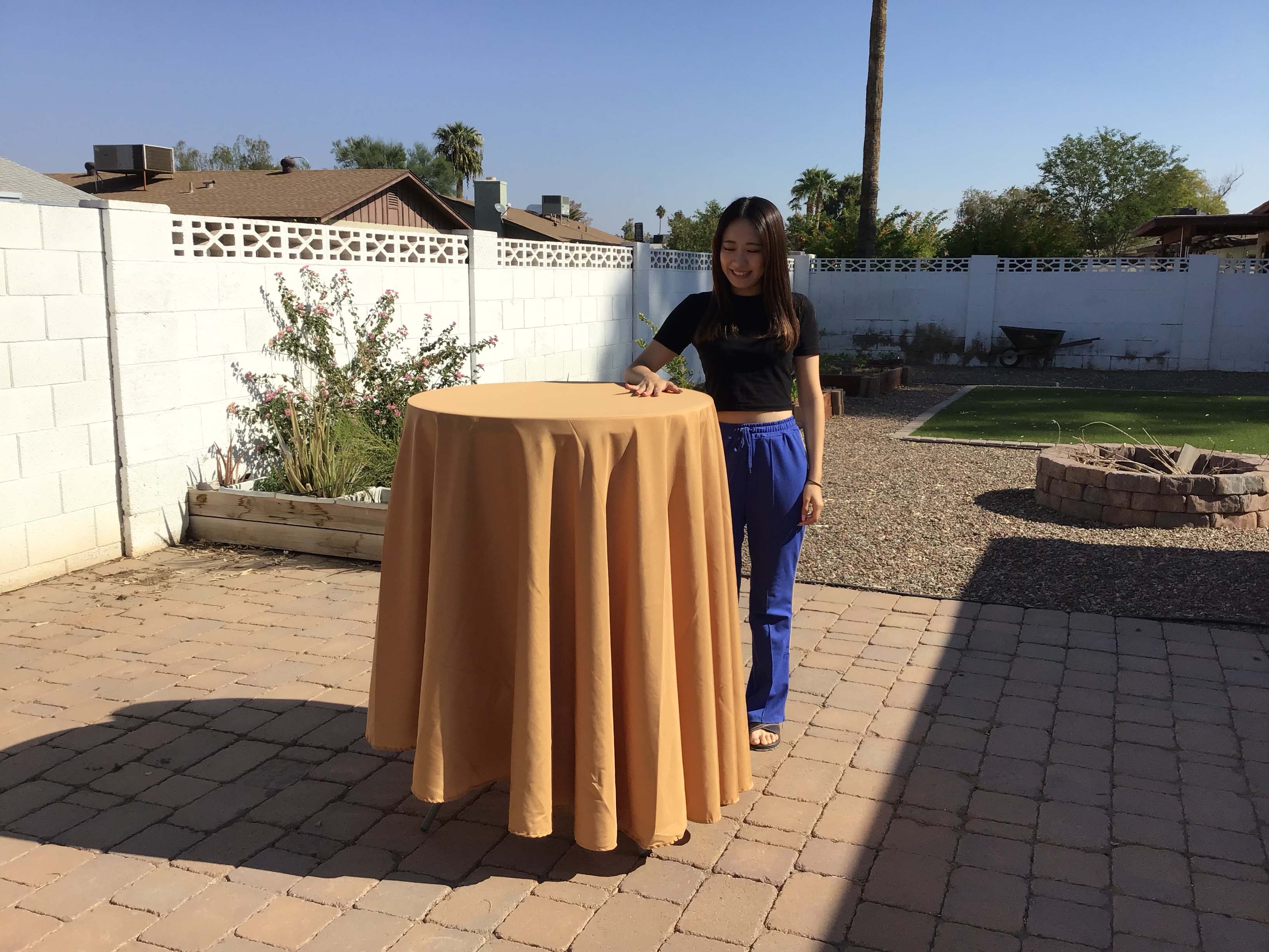 round tablecloths (gold) - 108