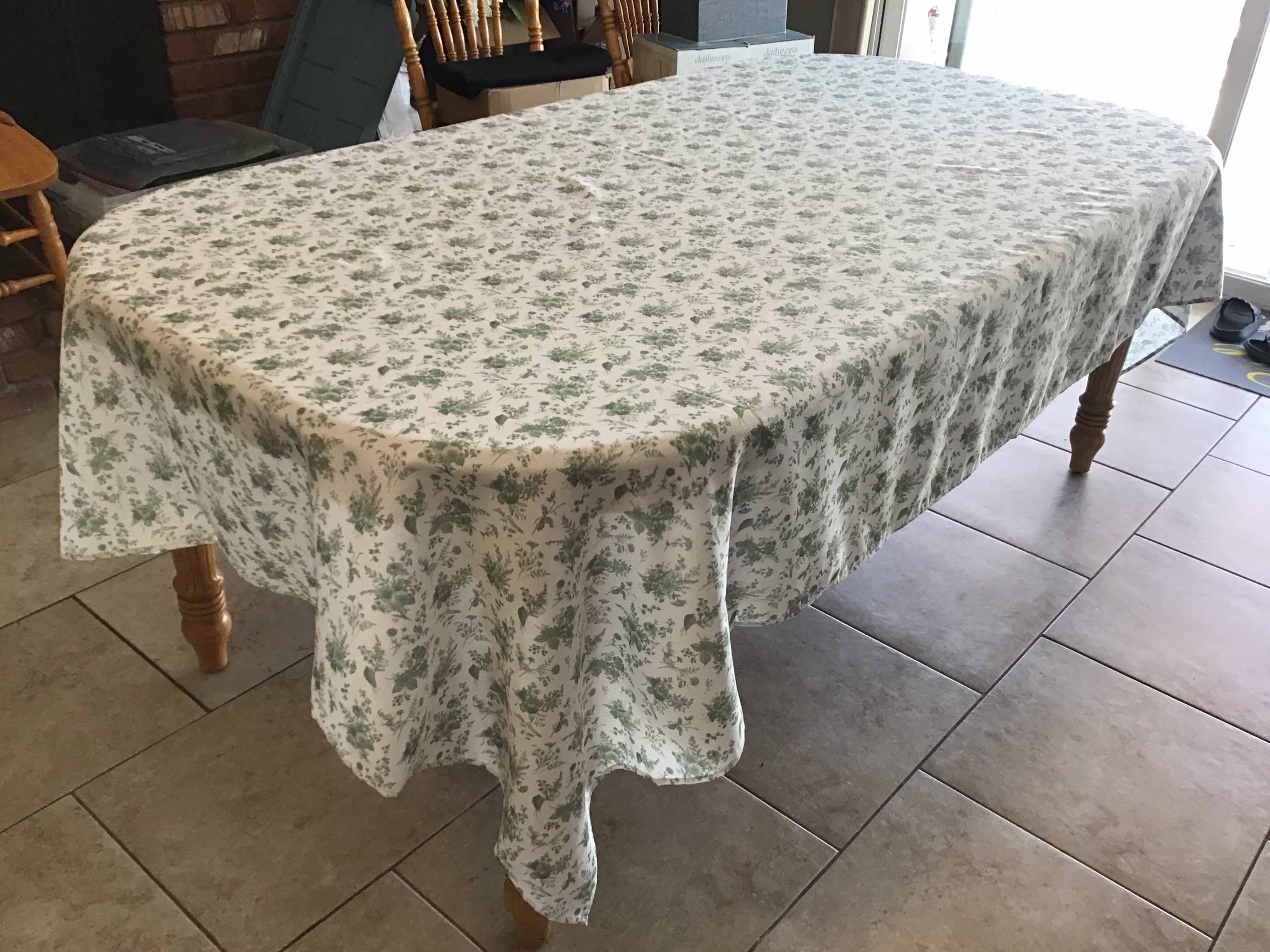 rectangle tablecloths (dusty sage green floral print) - 60 x 102
