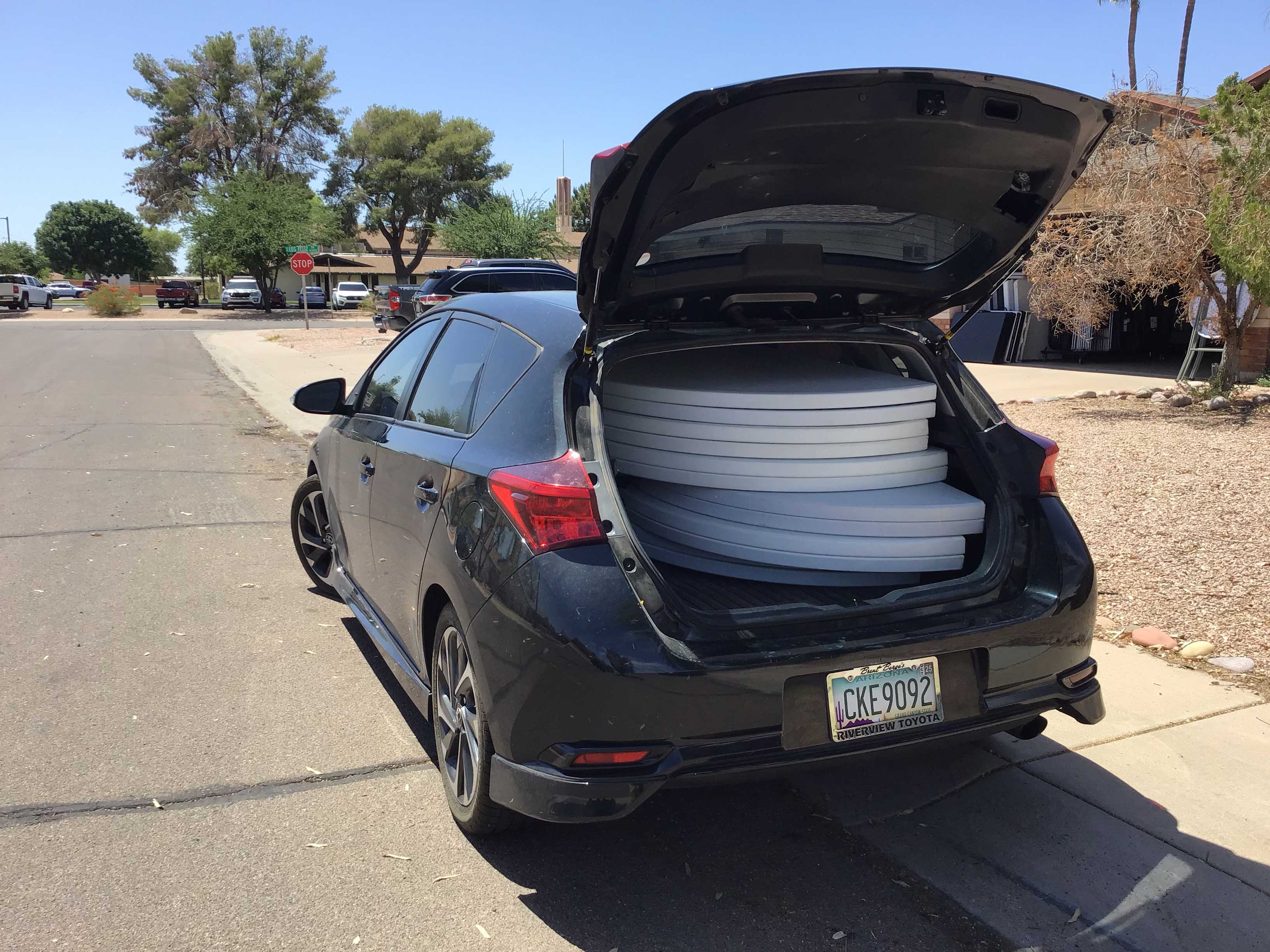 5 foot round tables (bifold)