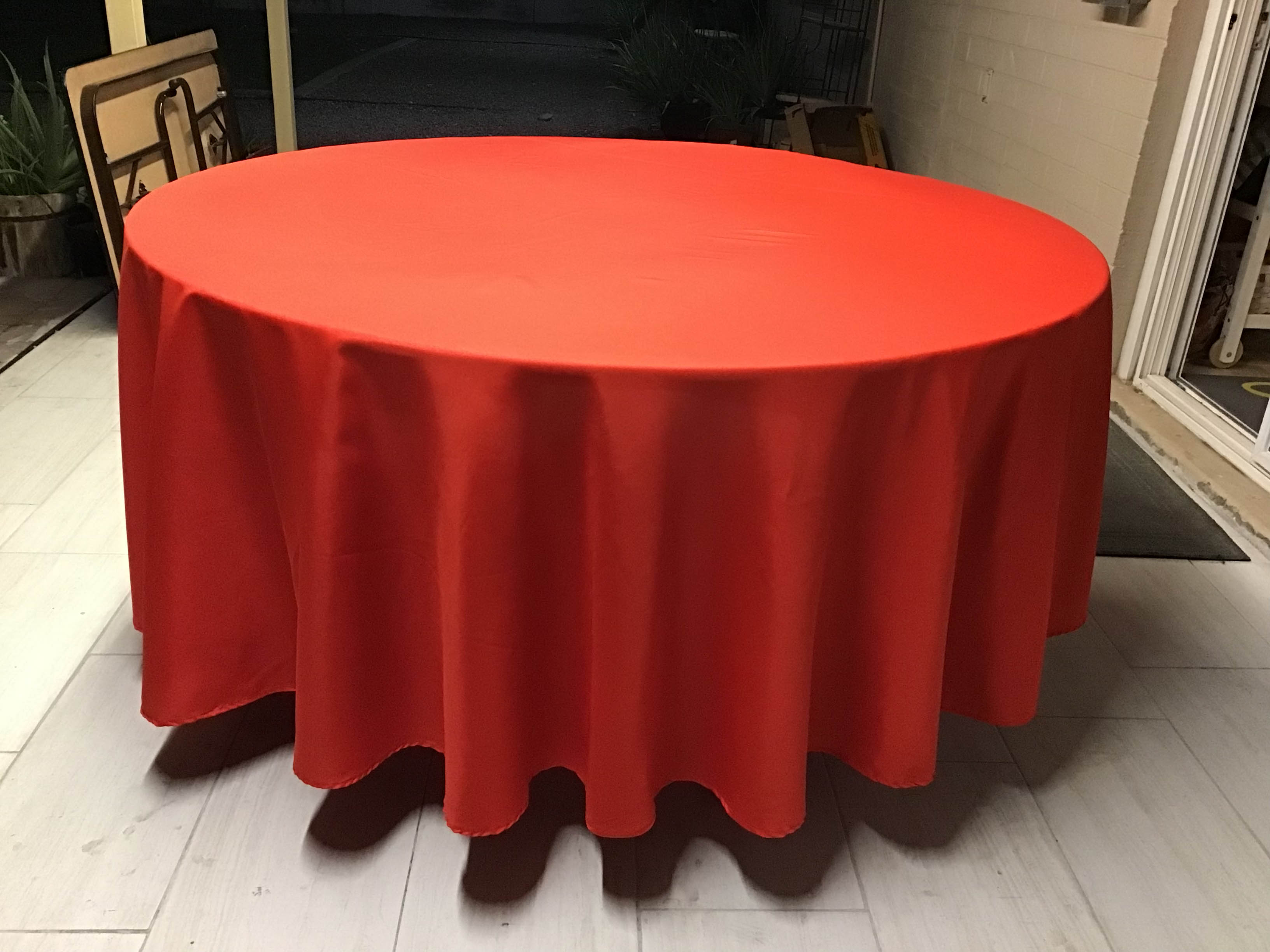round tablecloths (red) - 108