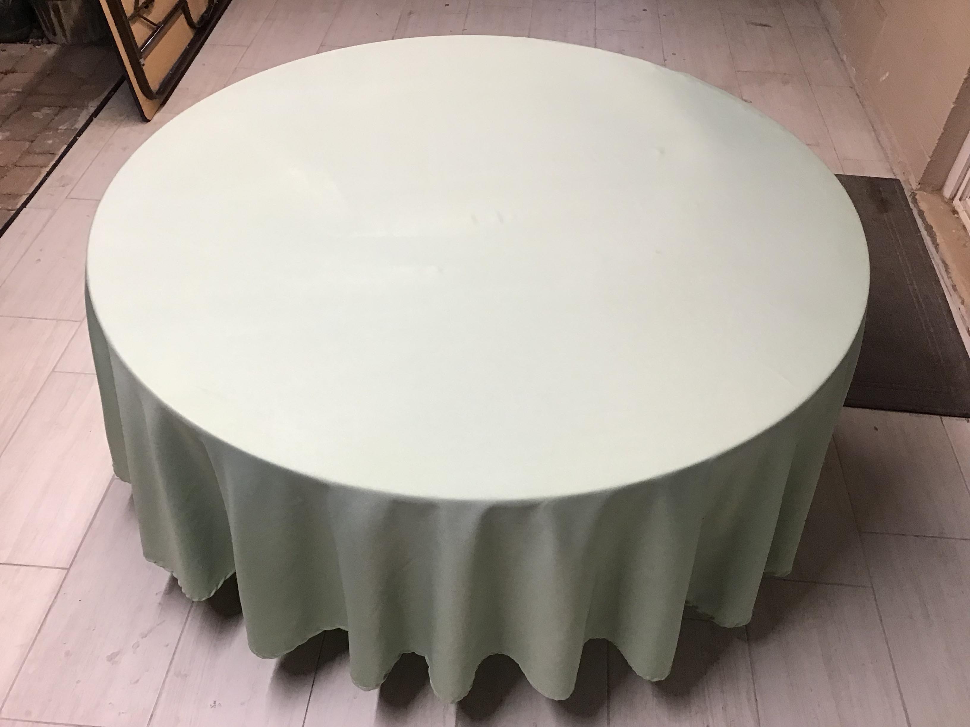 round tablecloths (sage green) - 108