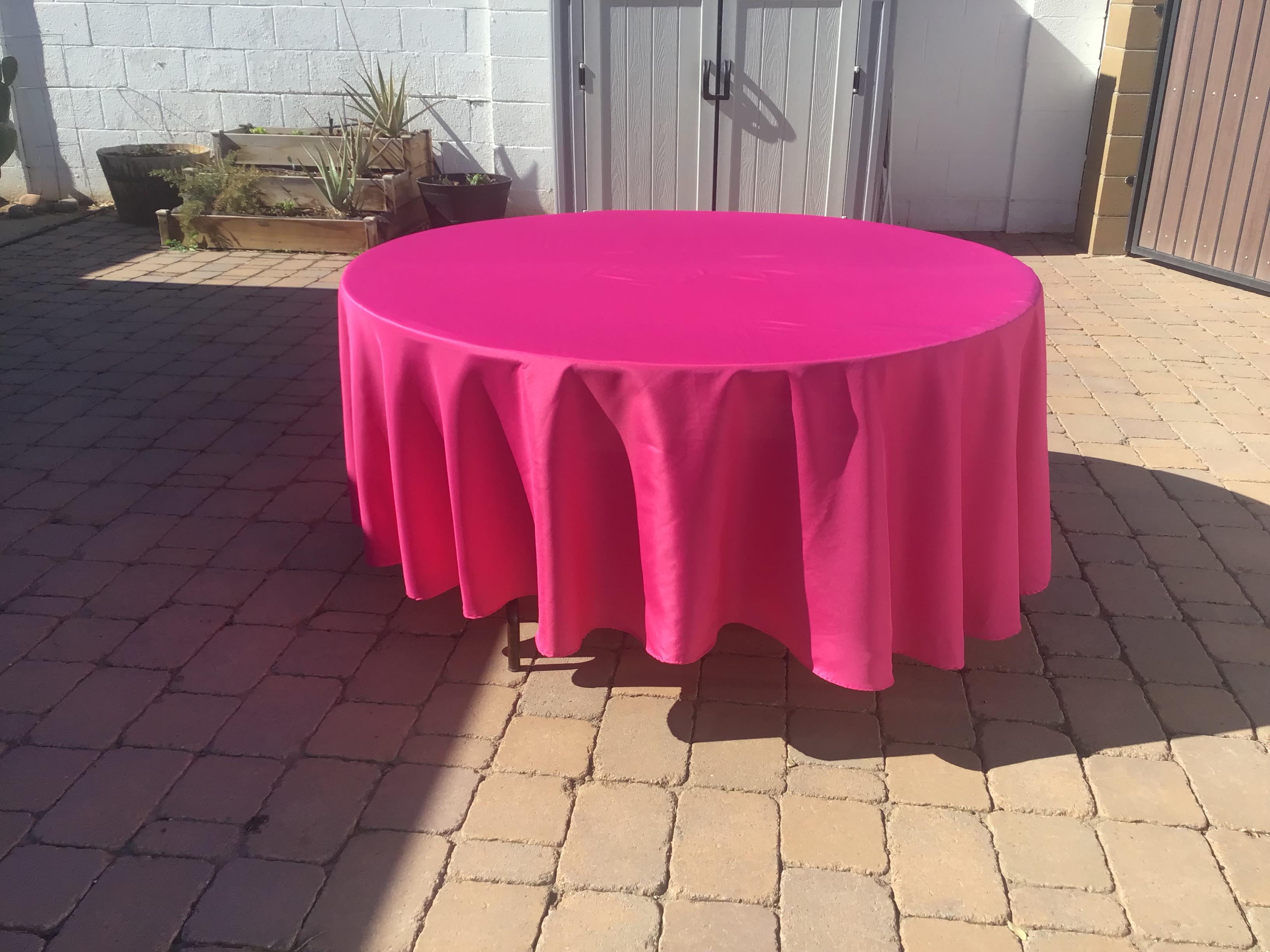 round tablecloths (fuchsia) - 108