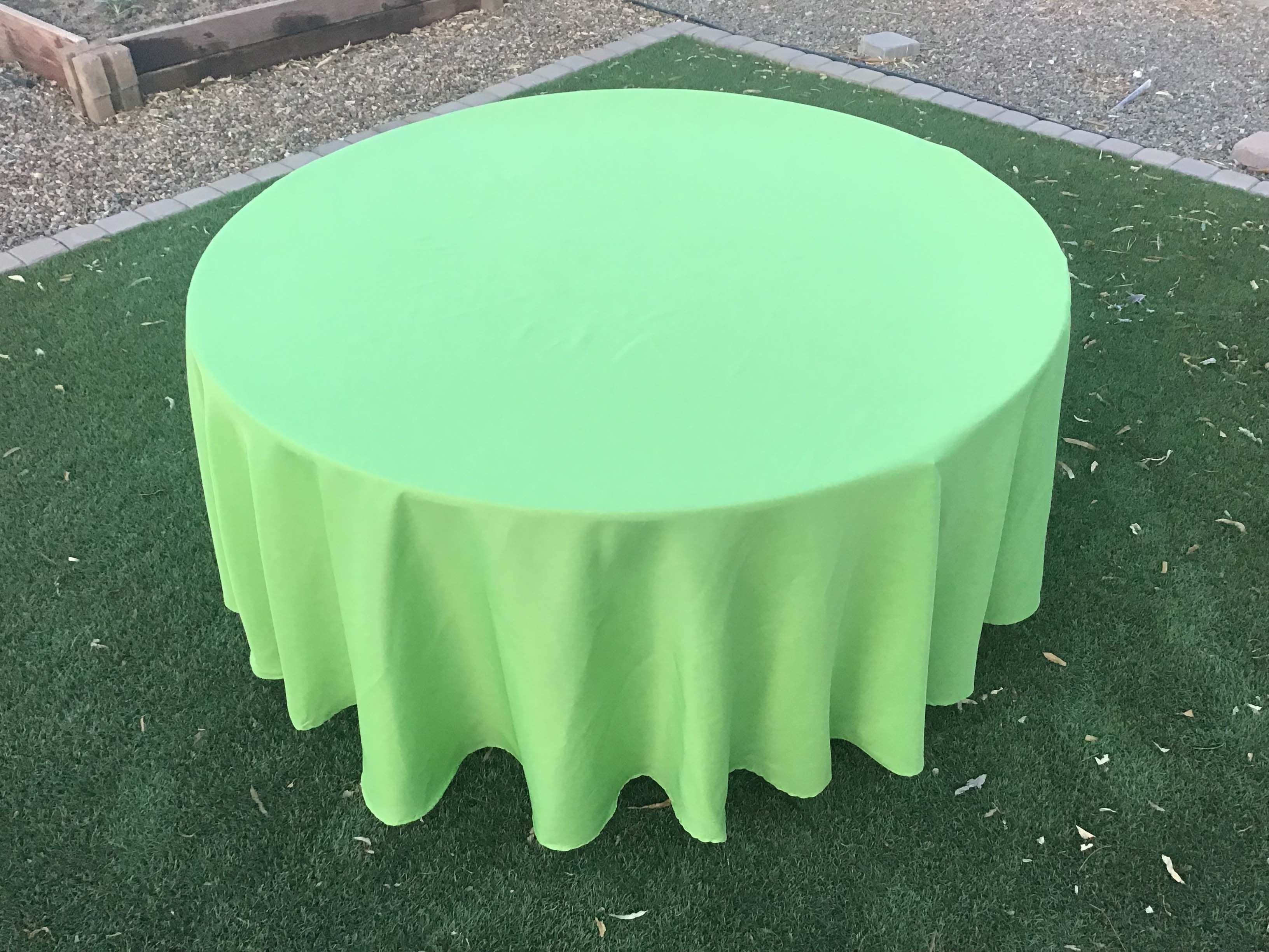 round tablecloths (apple green) - 108