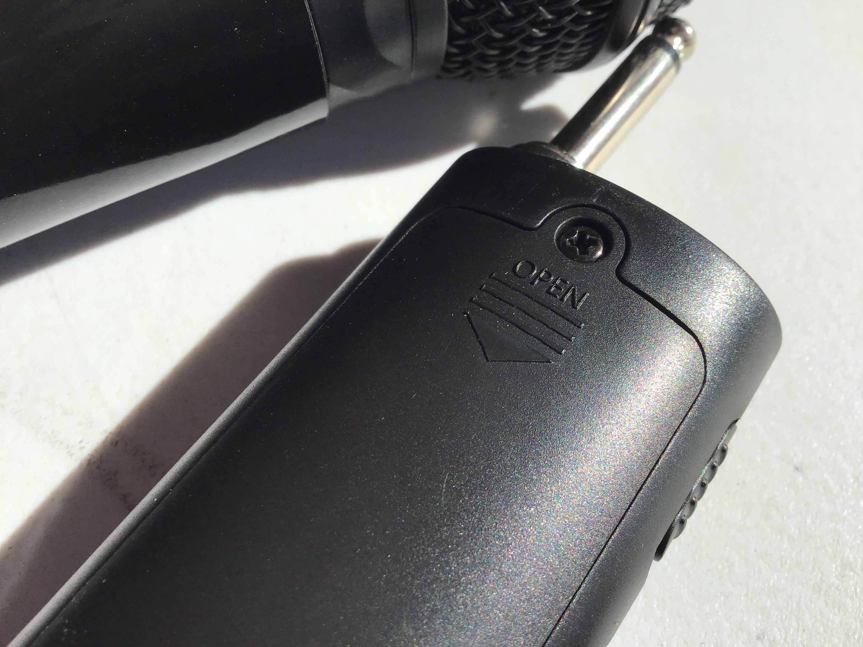 wireless microphone (Singing Machine)