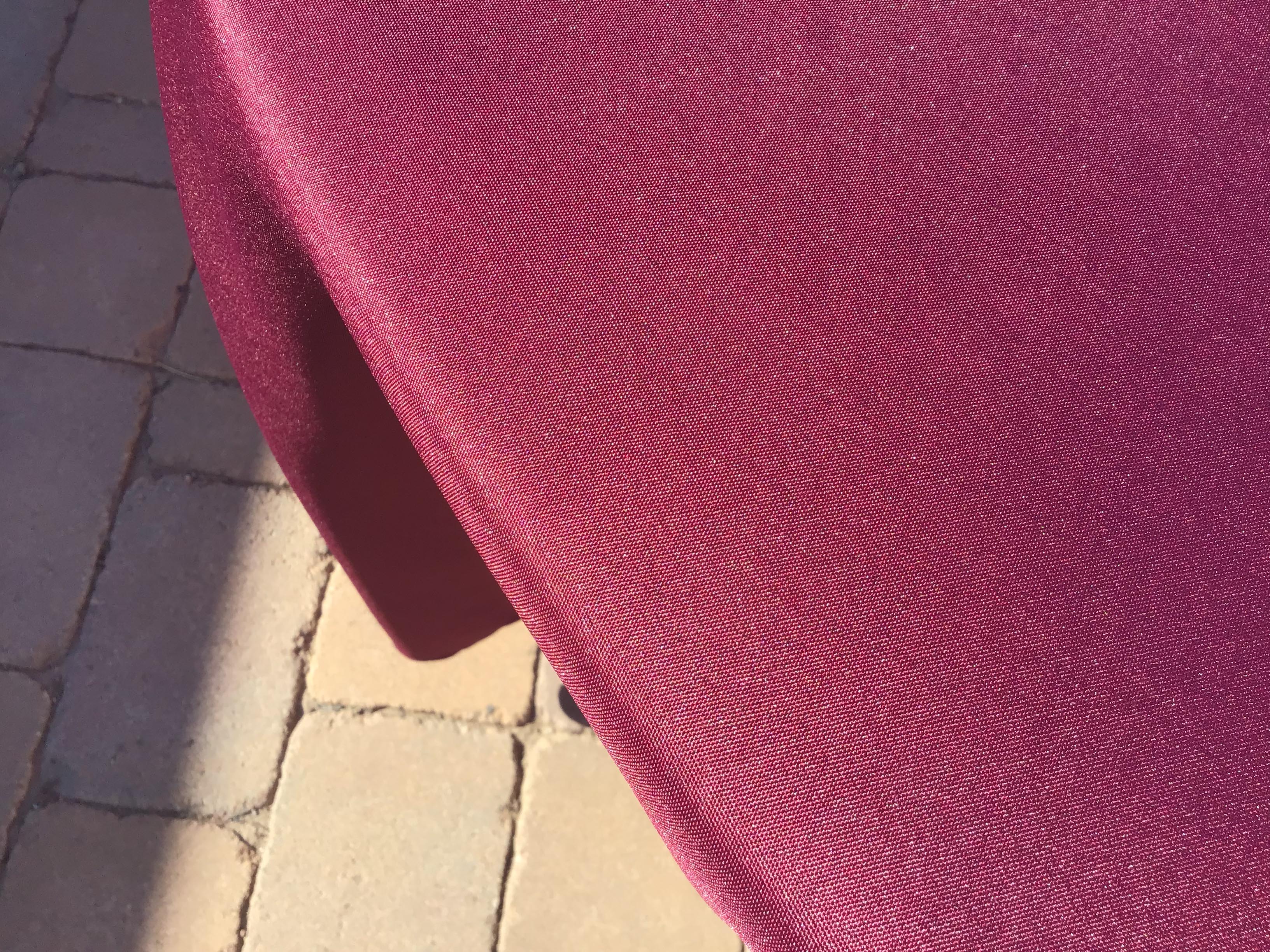 round tablecloths (burgundy) - 108