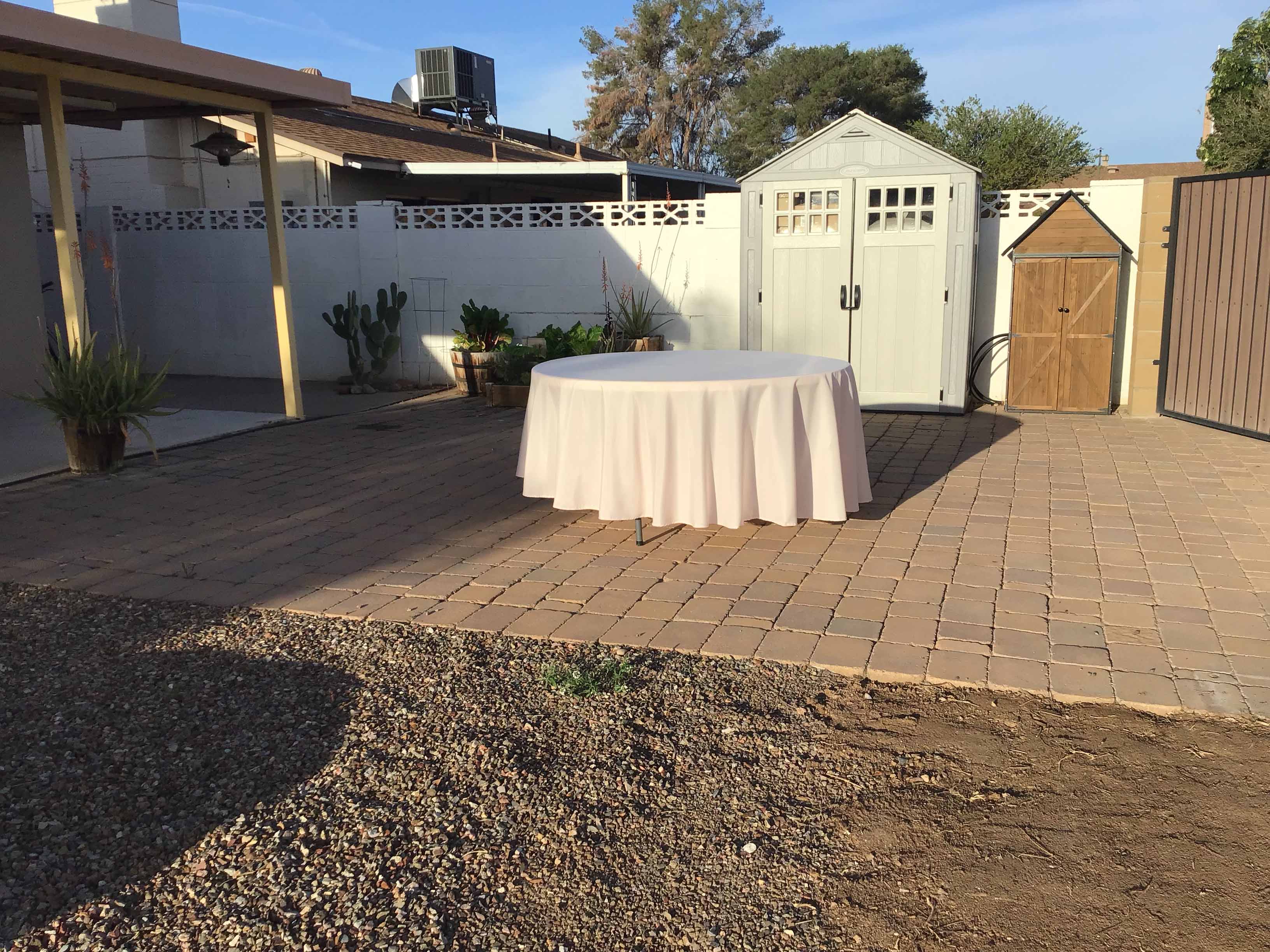 round tablecloths (blush) - 108