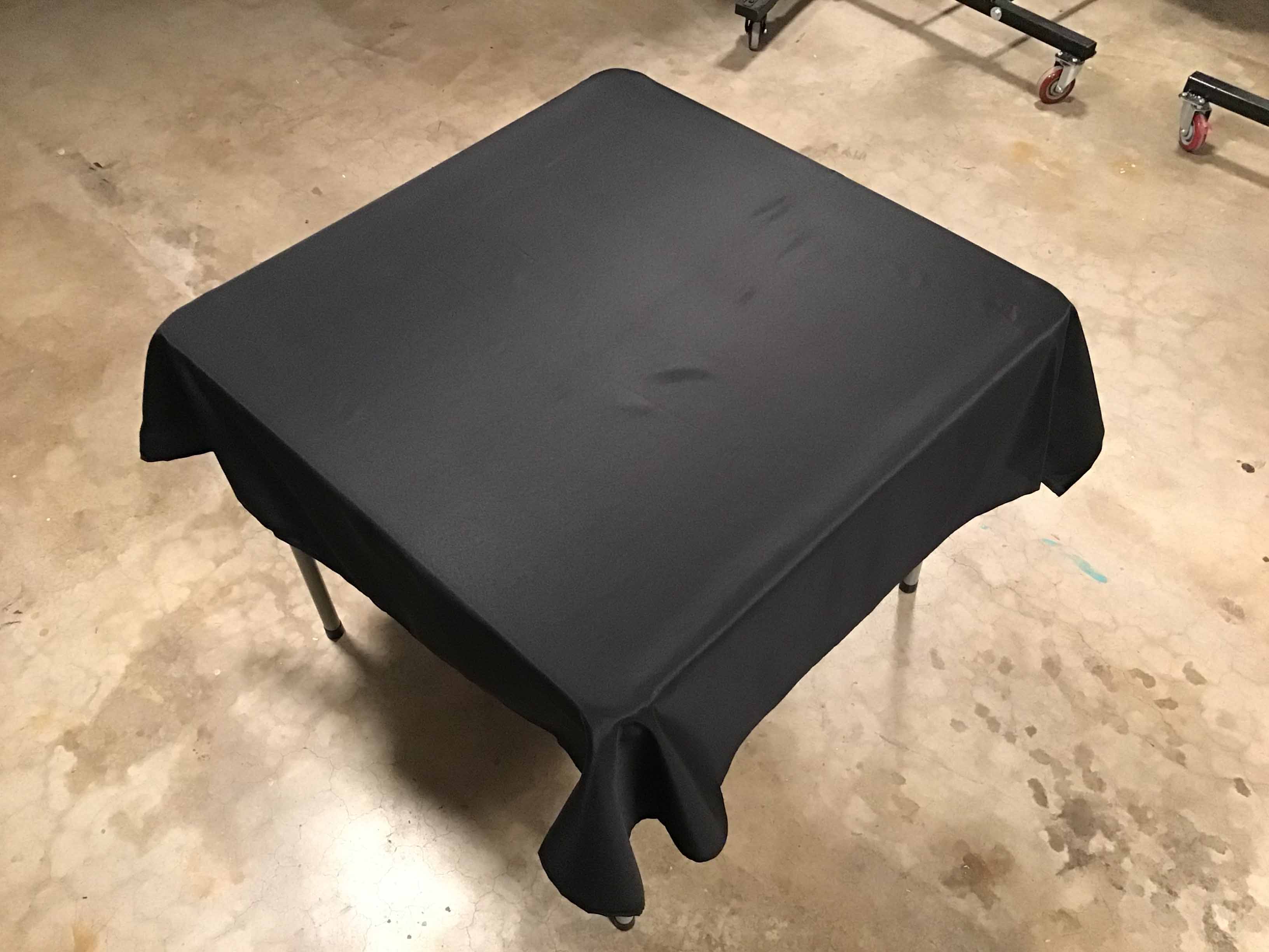 square tablecloths (black) - 54