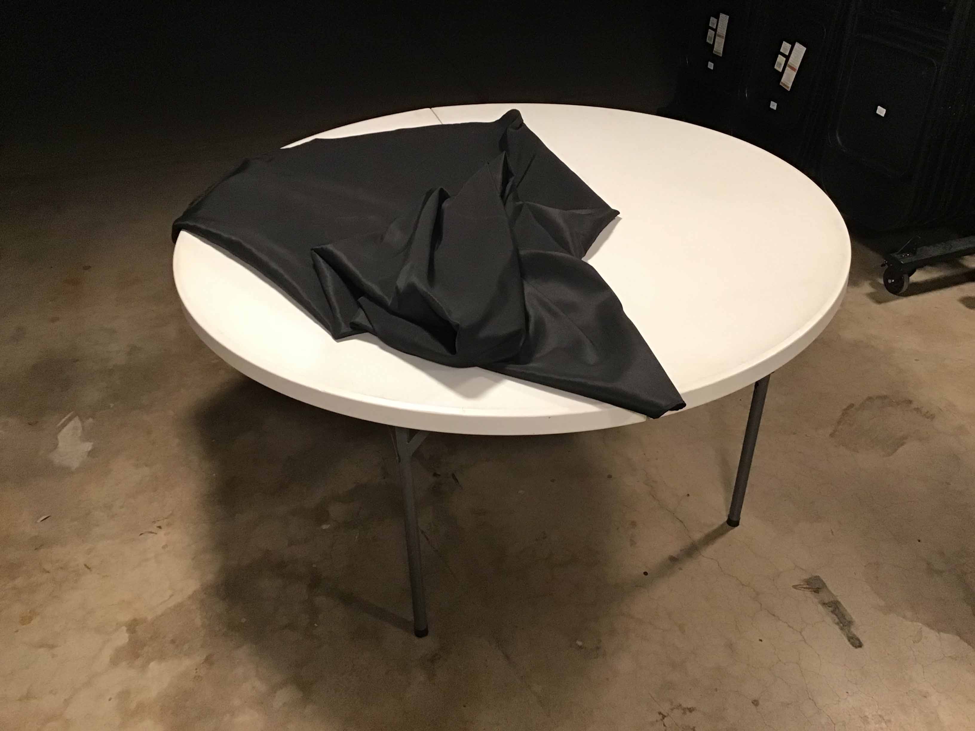 round tablecloths (black) - 90