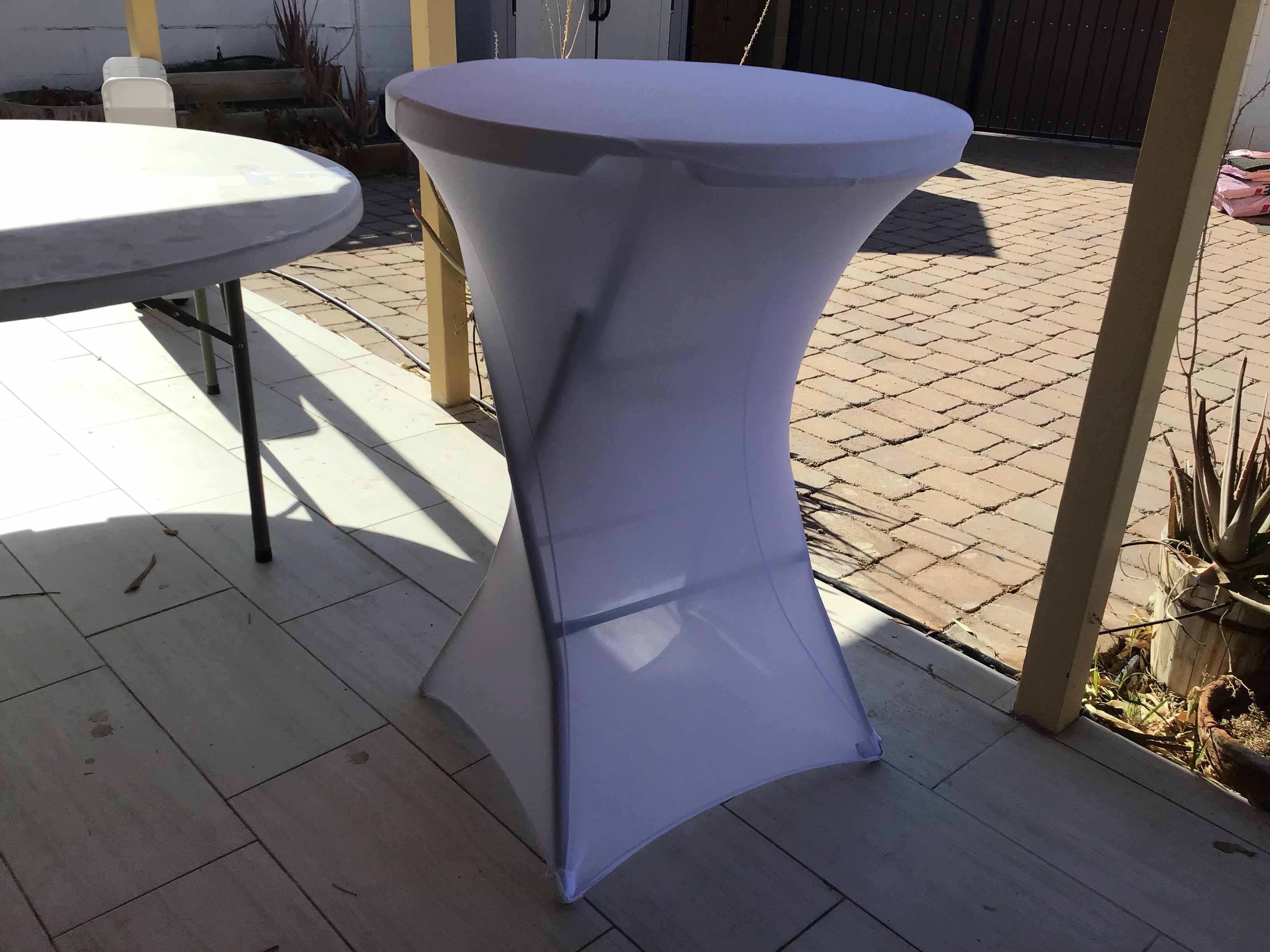 31 inch round pedestal tables