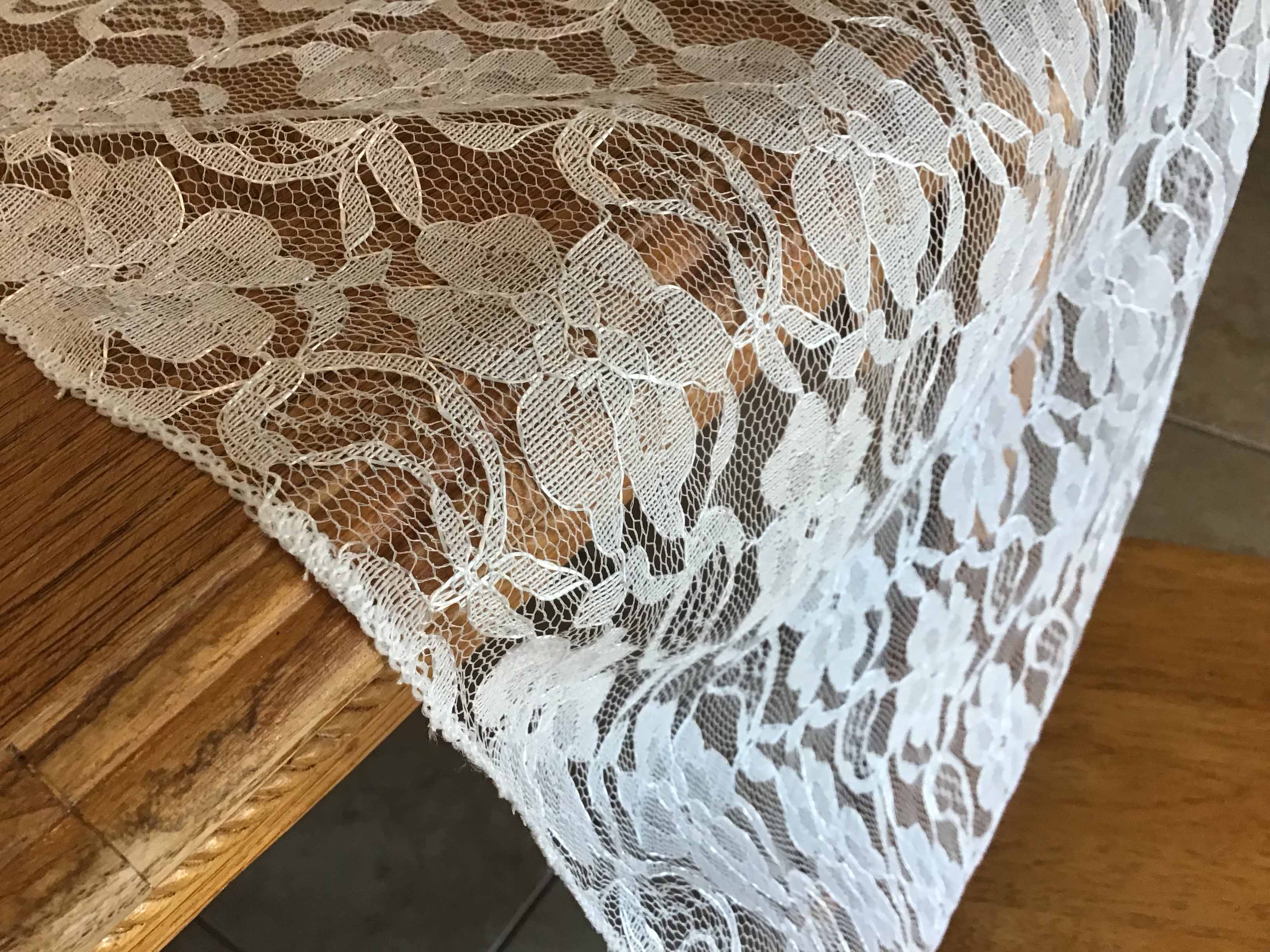table runners (lace, white) - 14 x 108