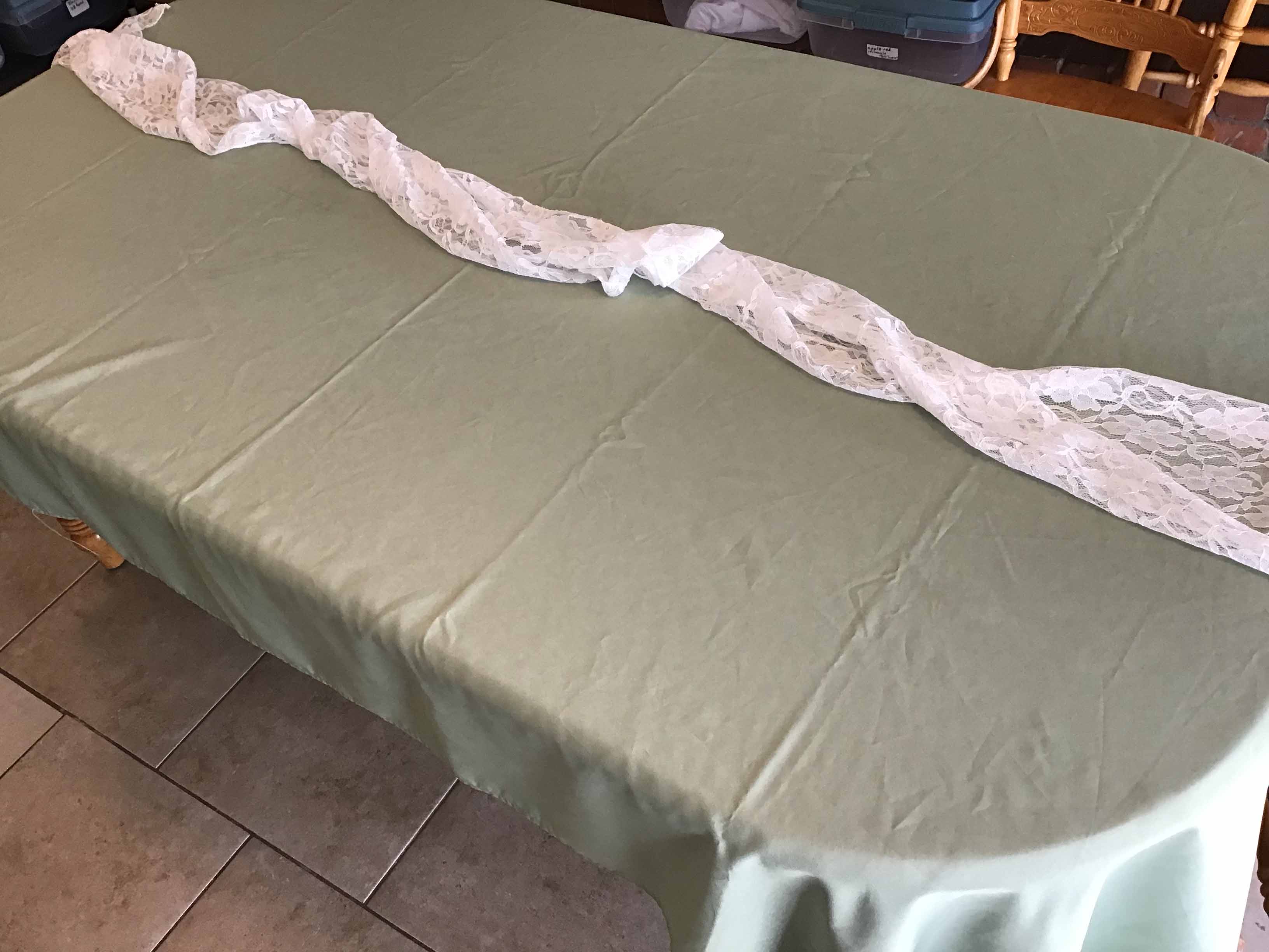 table runners (lace, white) - 14 x 108