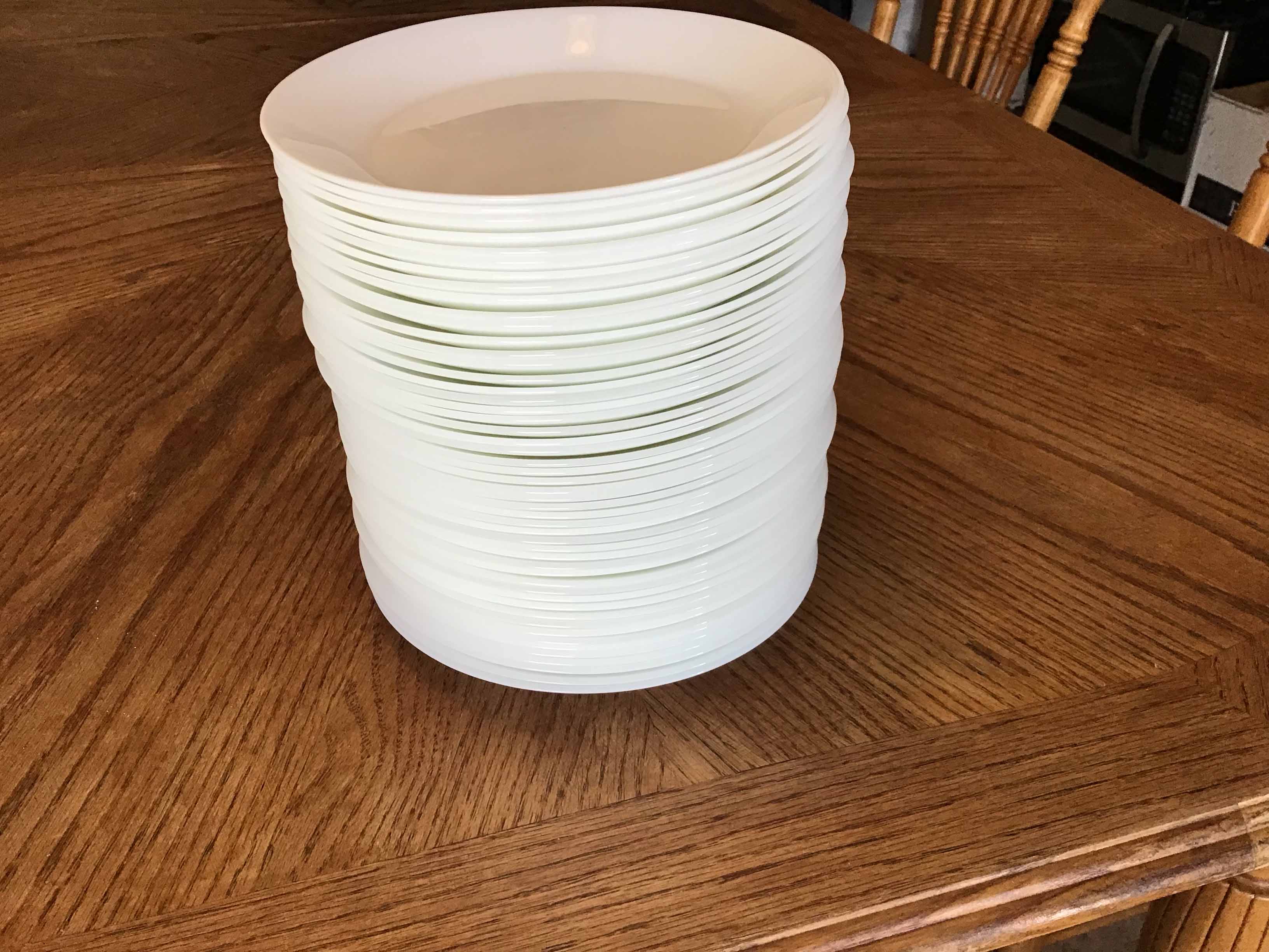 salad plates - glass (white, Oftast) - 7 1/2”