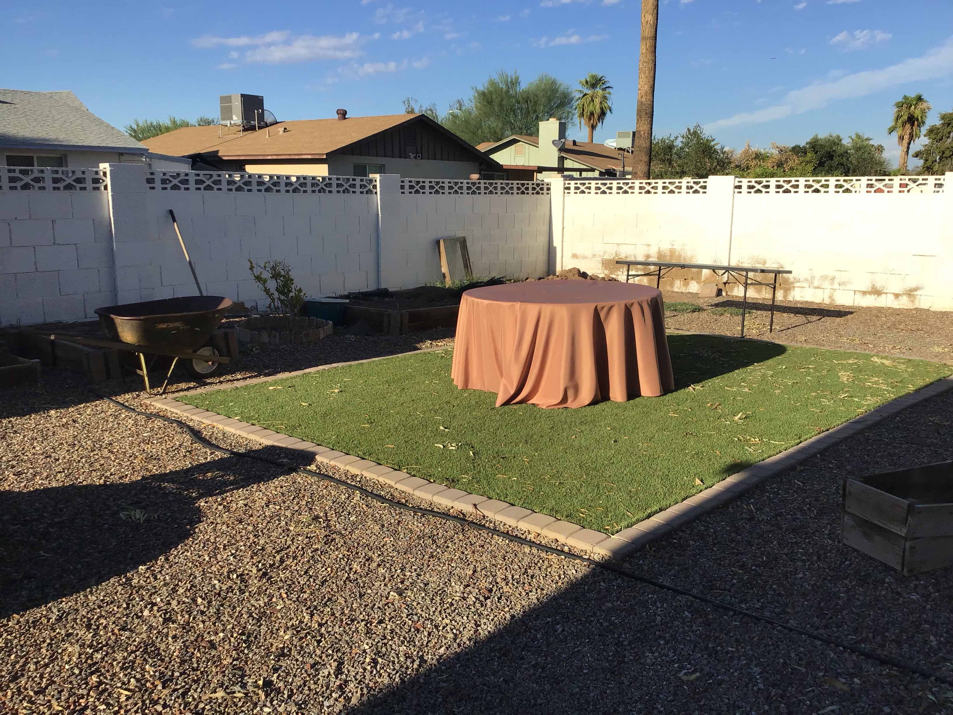 round tablecloths (latte rose) - 120