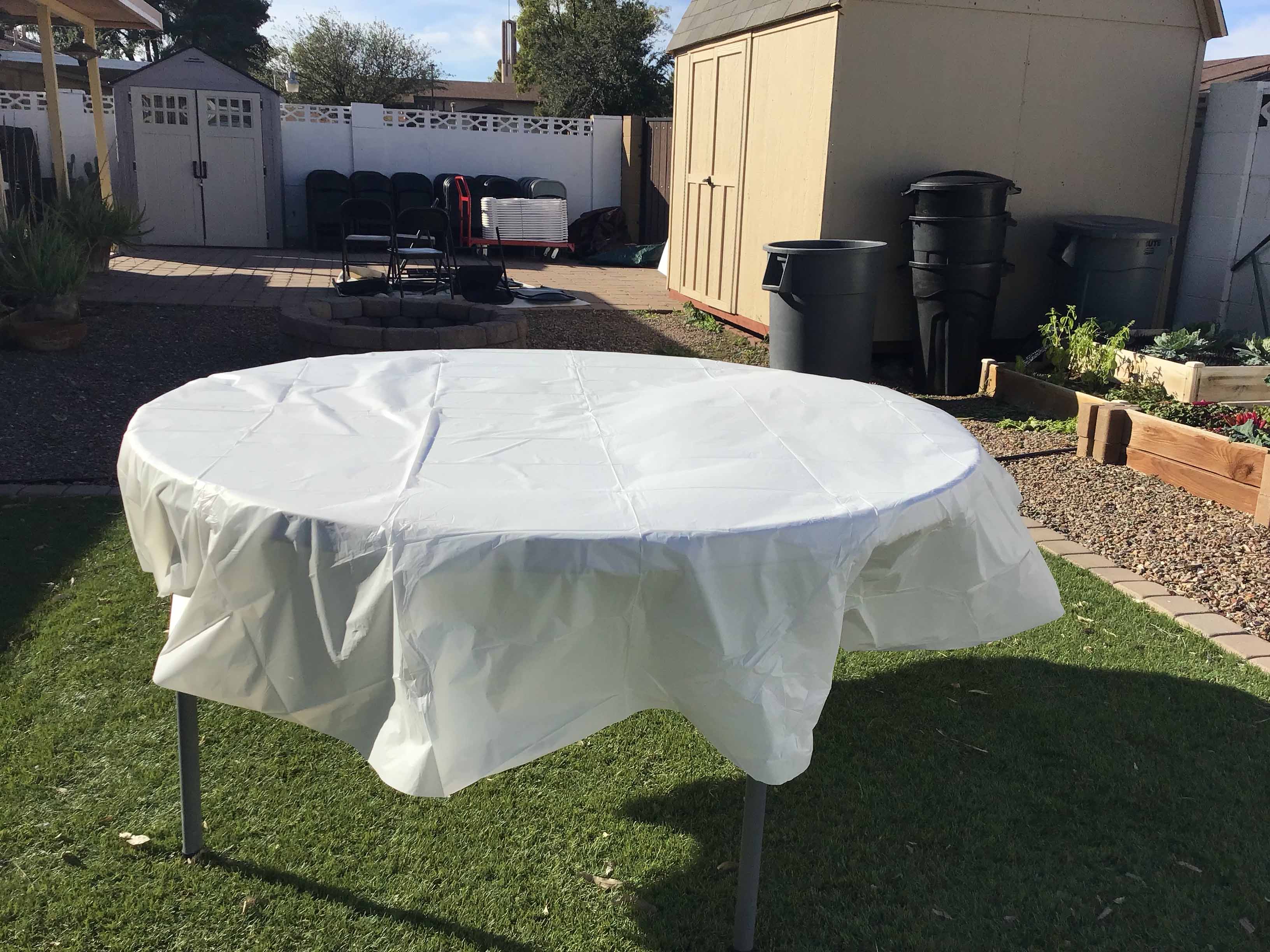 round tablecloth (white, disposable, plastic) - 84