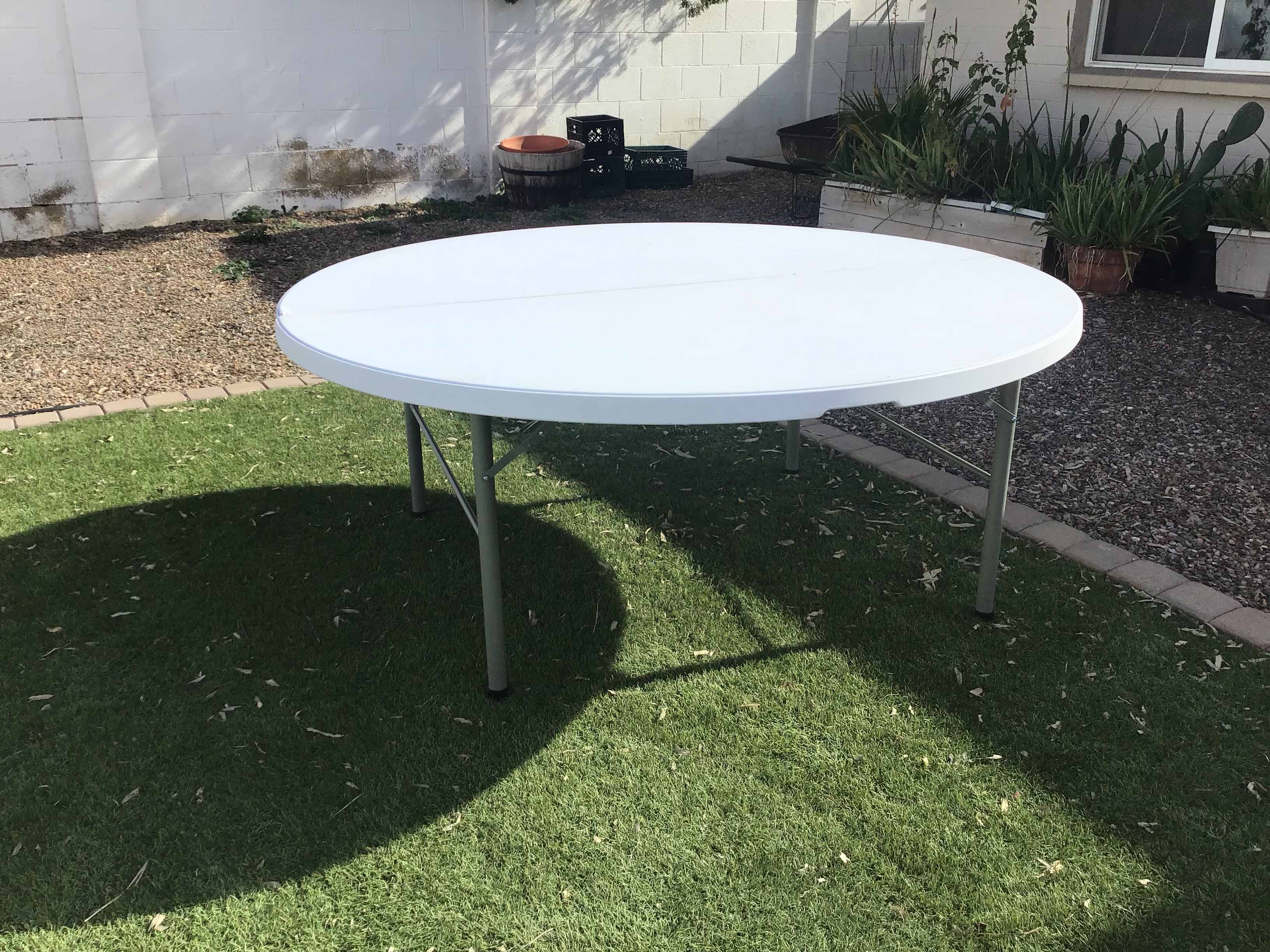 6 foot round tables (bifold)