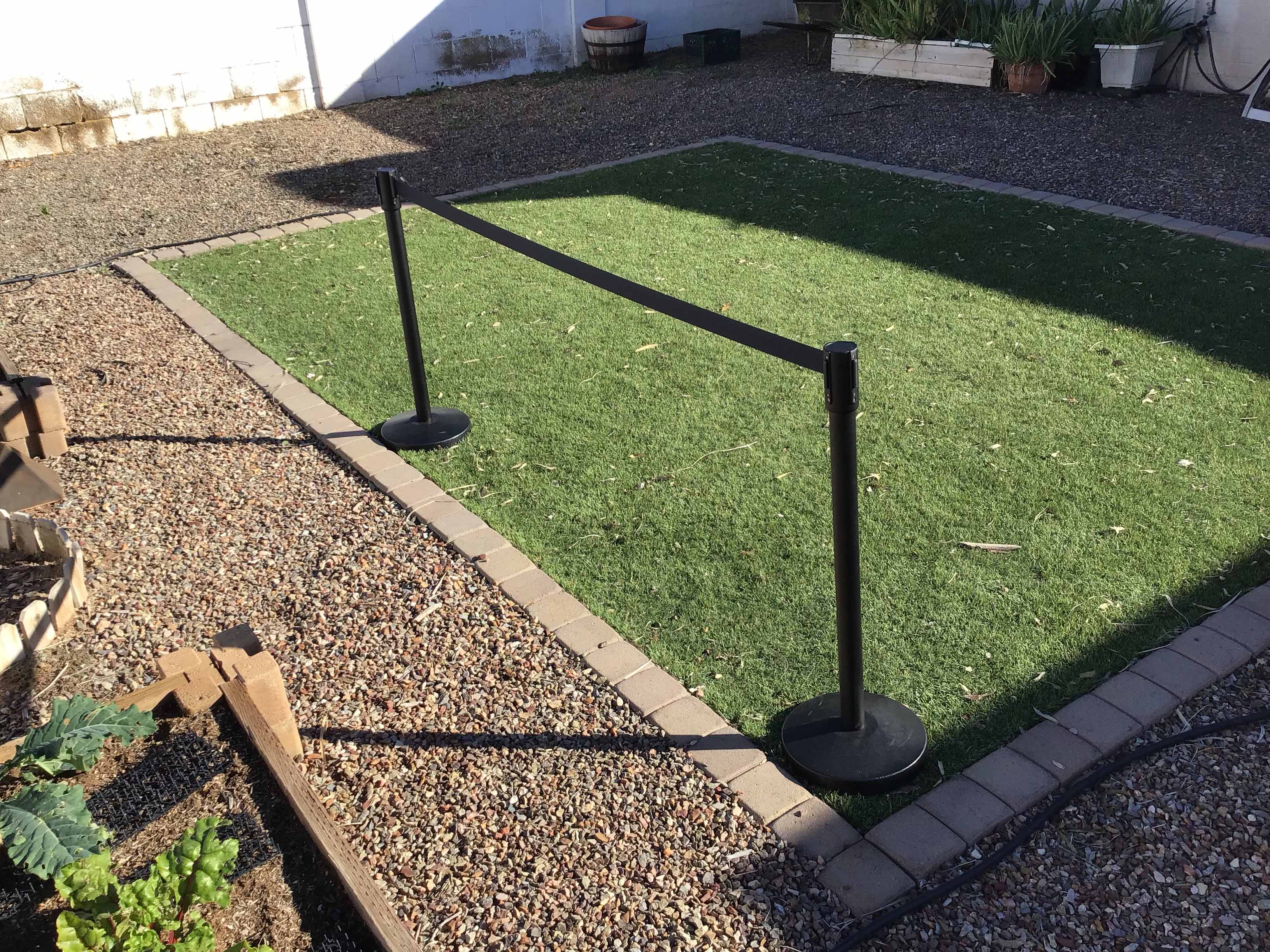 stanchion with 6.5 foot retractable belt