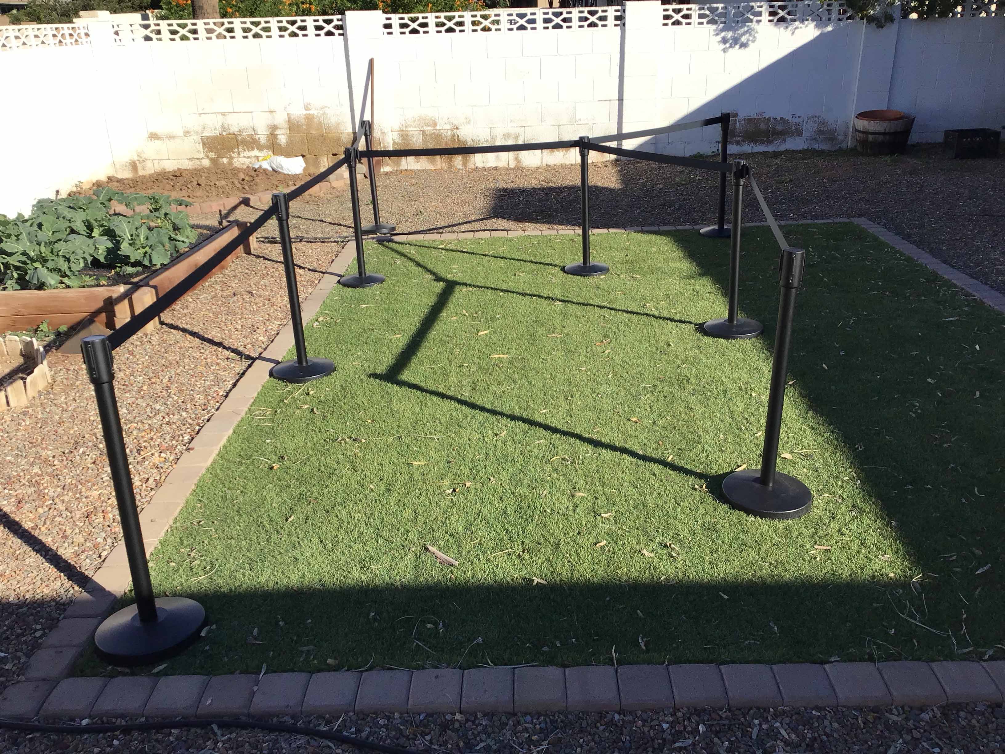 stanchion with 6.5 foot retractable belt