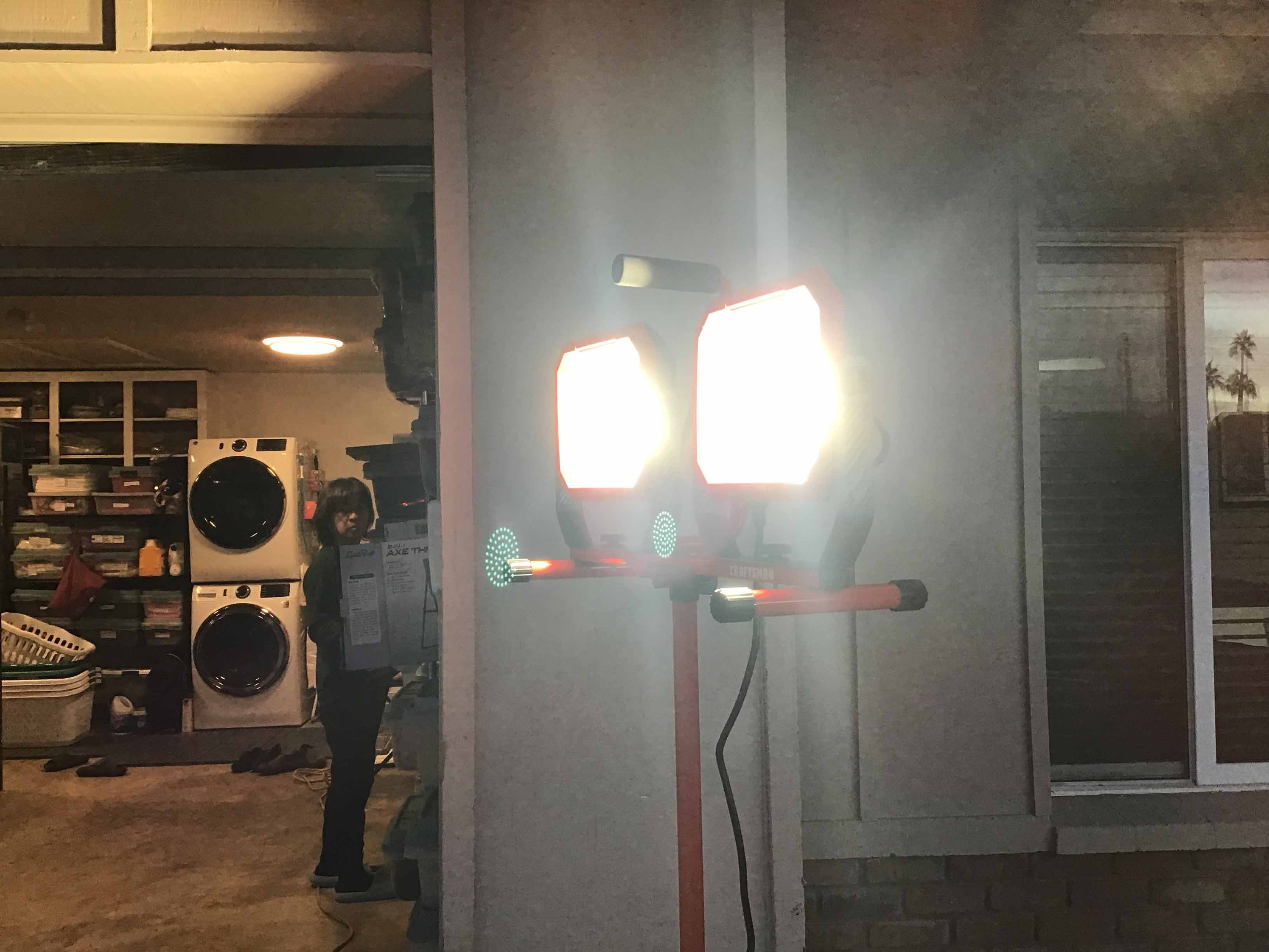 9000 lumens LED work light with tripod (Craftsman)