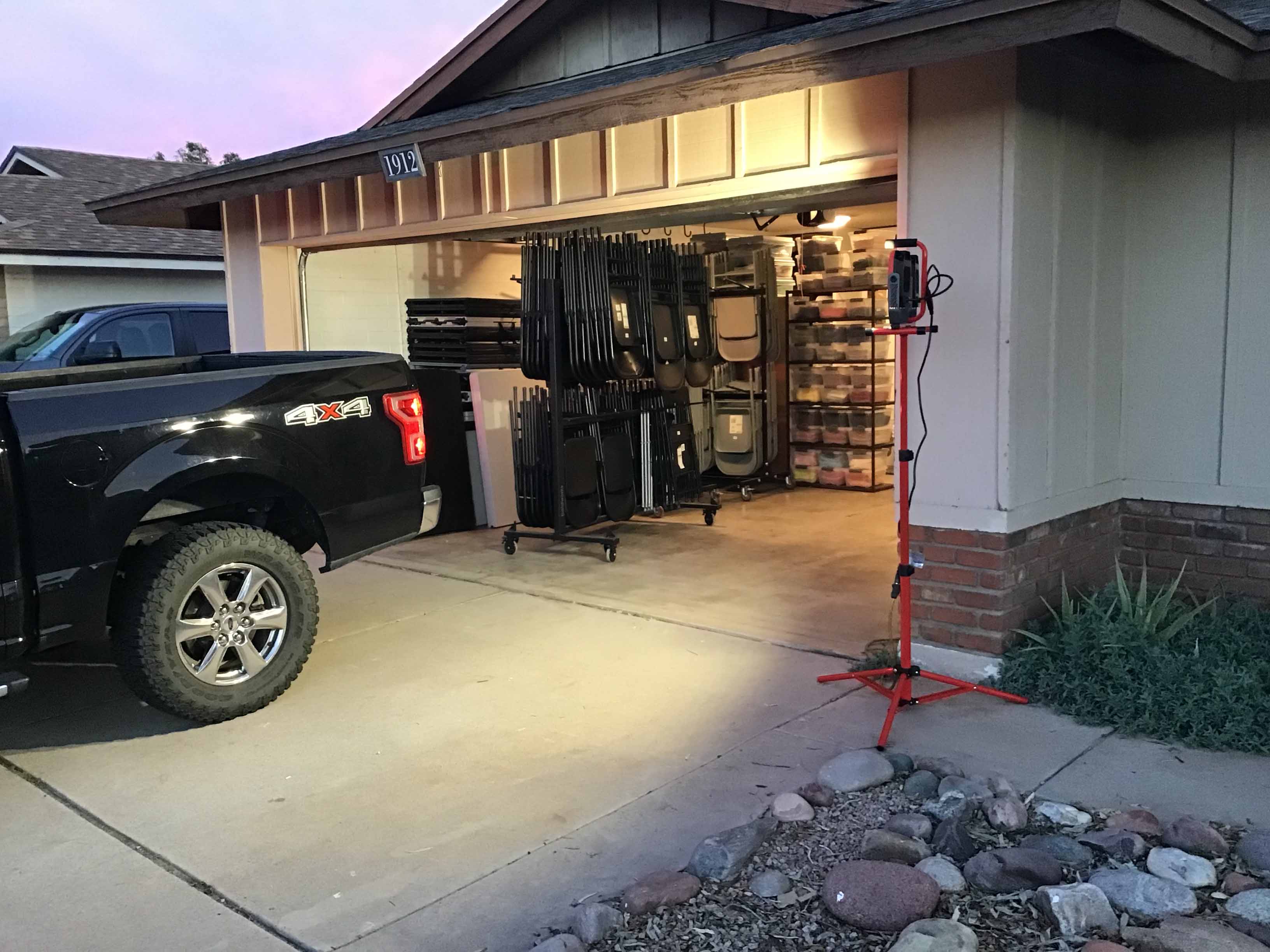 9000 lumens LED work light with tripod (Craftsman)