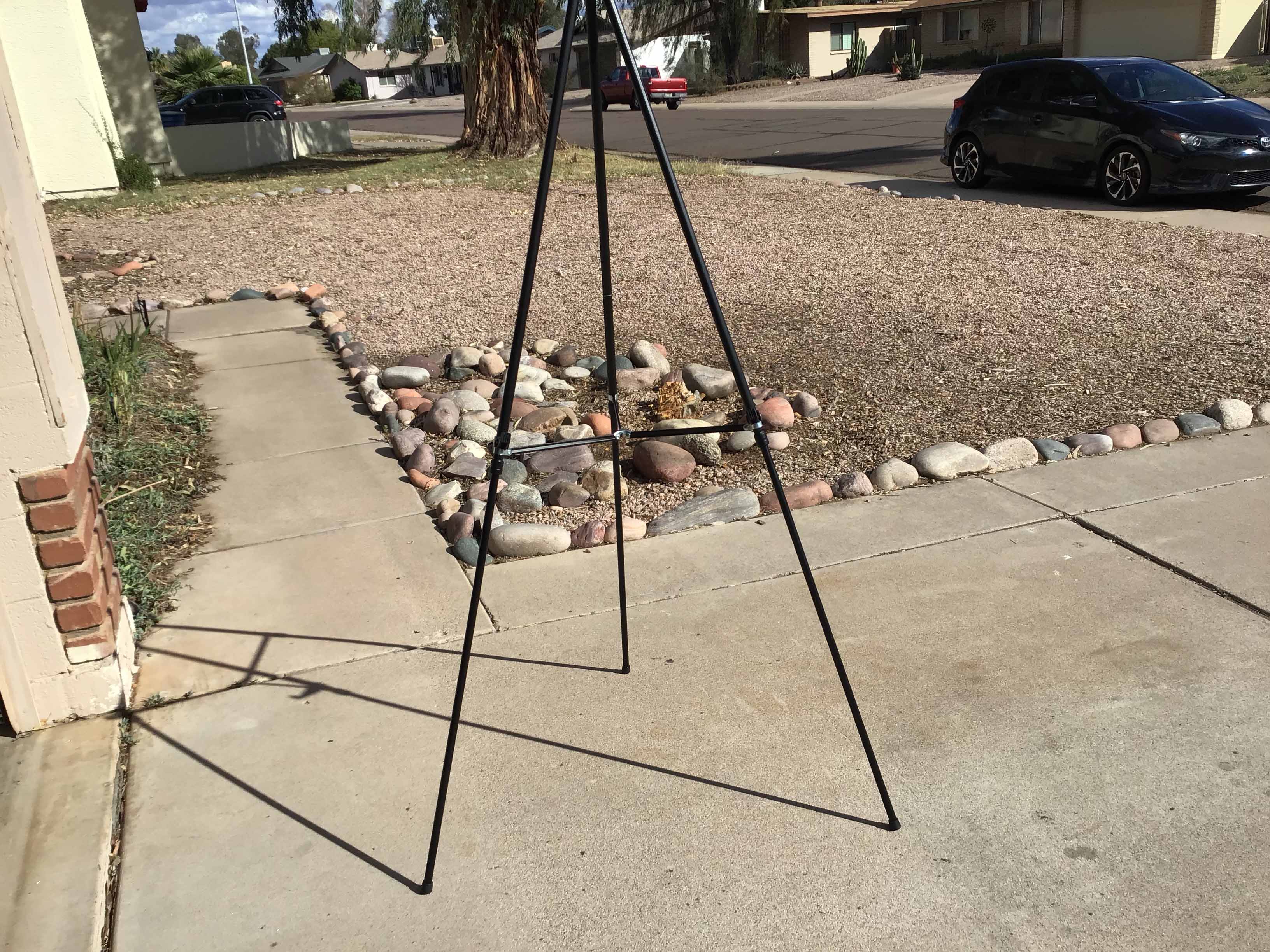 easel (black aluminum) - 36 to 66