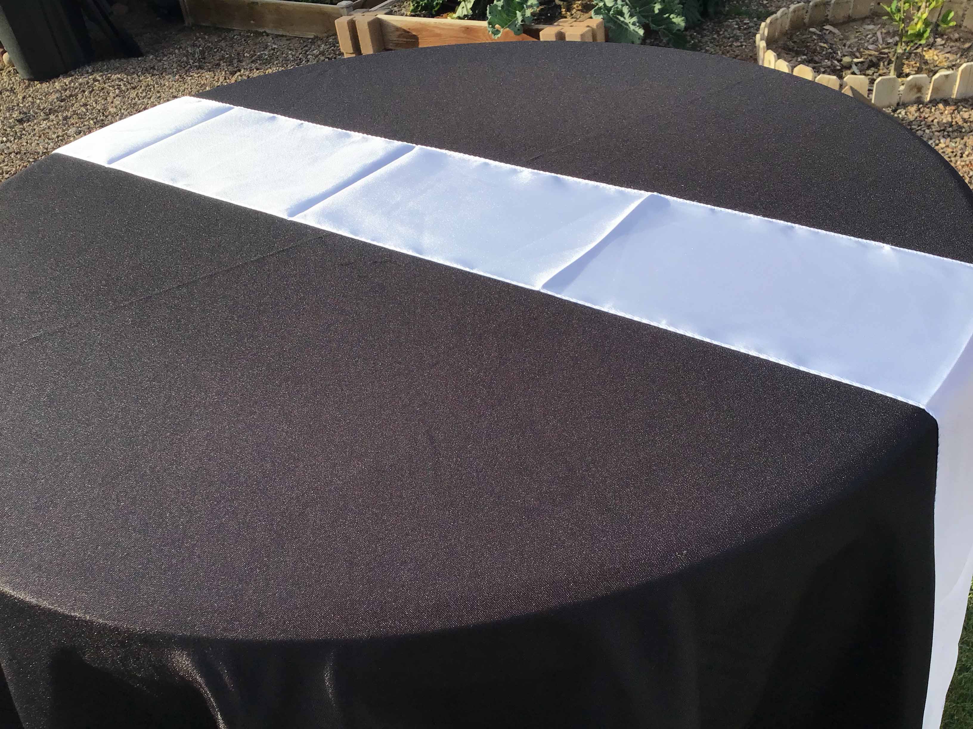 round tablecloths (black) - 108