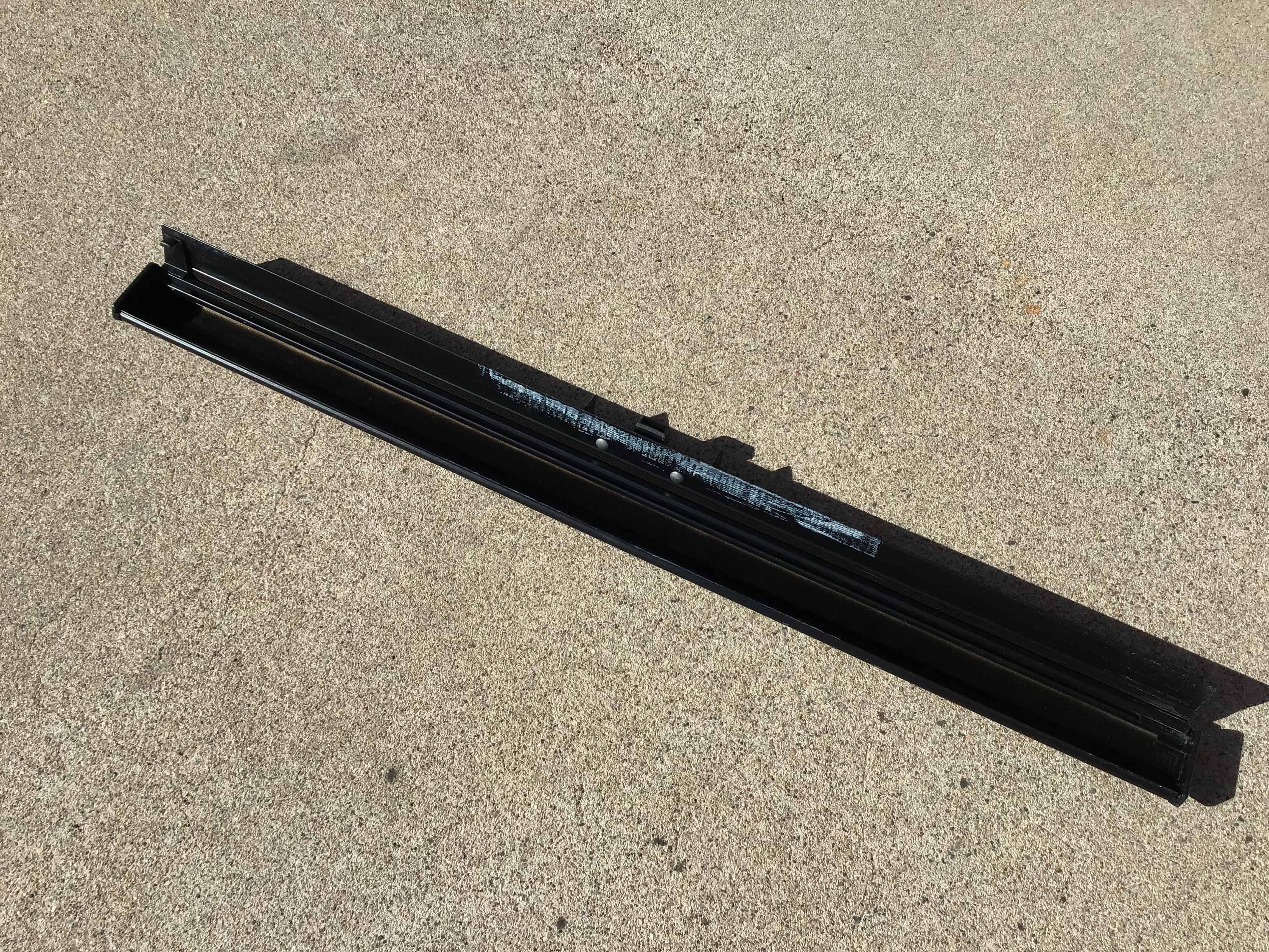 easel with pad retainer (black aluminum) - 35 to 65