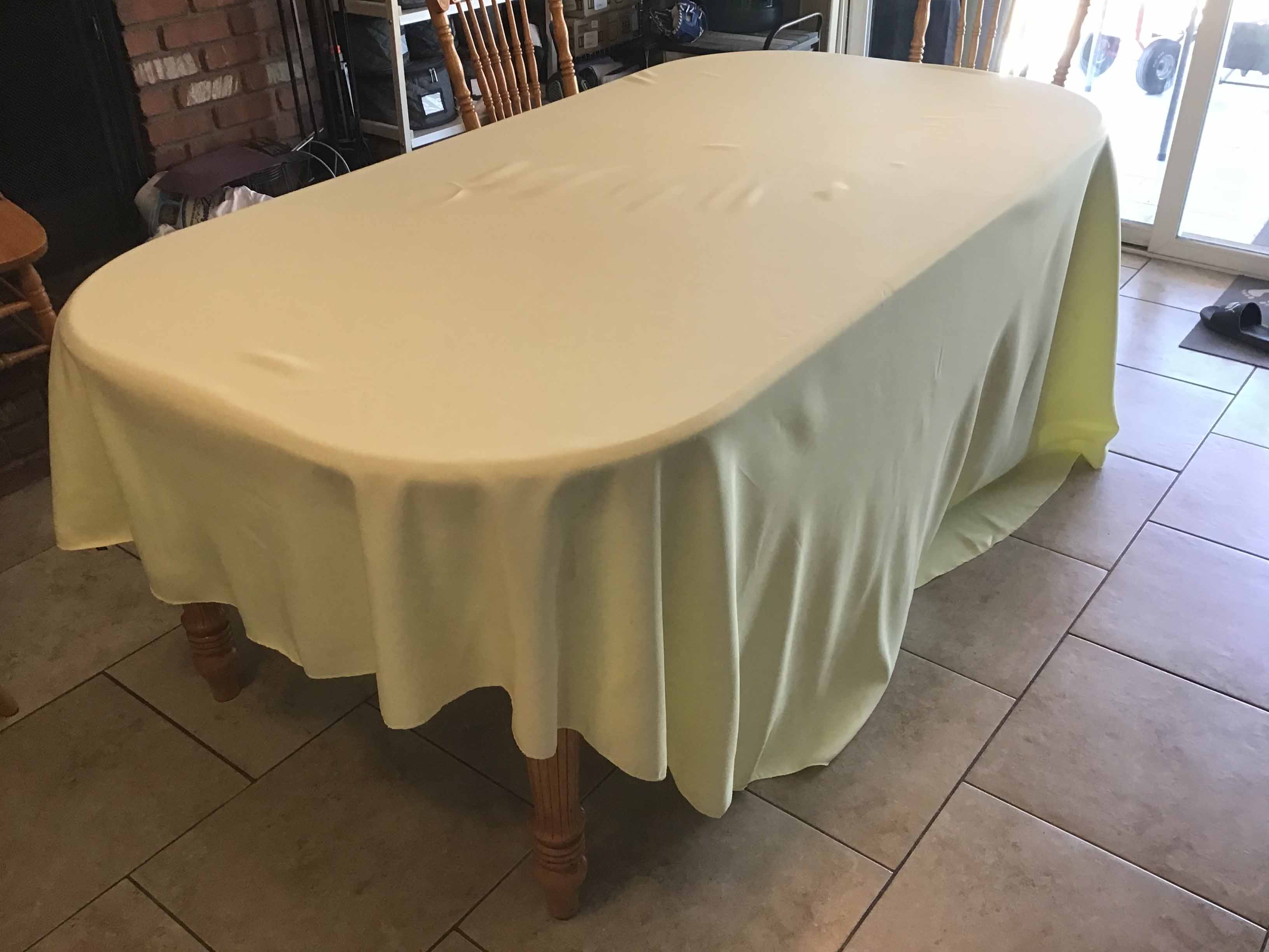 round tablecloths (butter) - 120