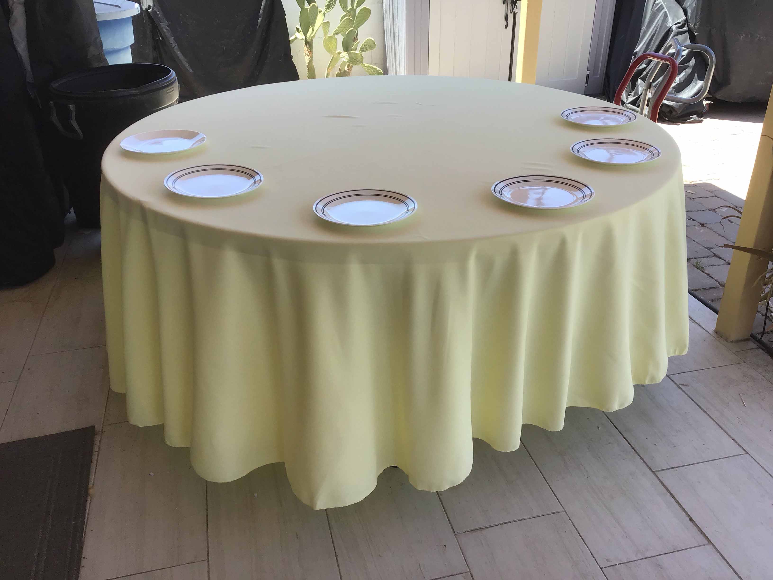 round tablecloths (butter) - 120