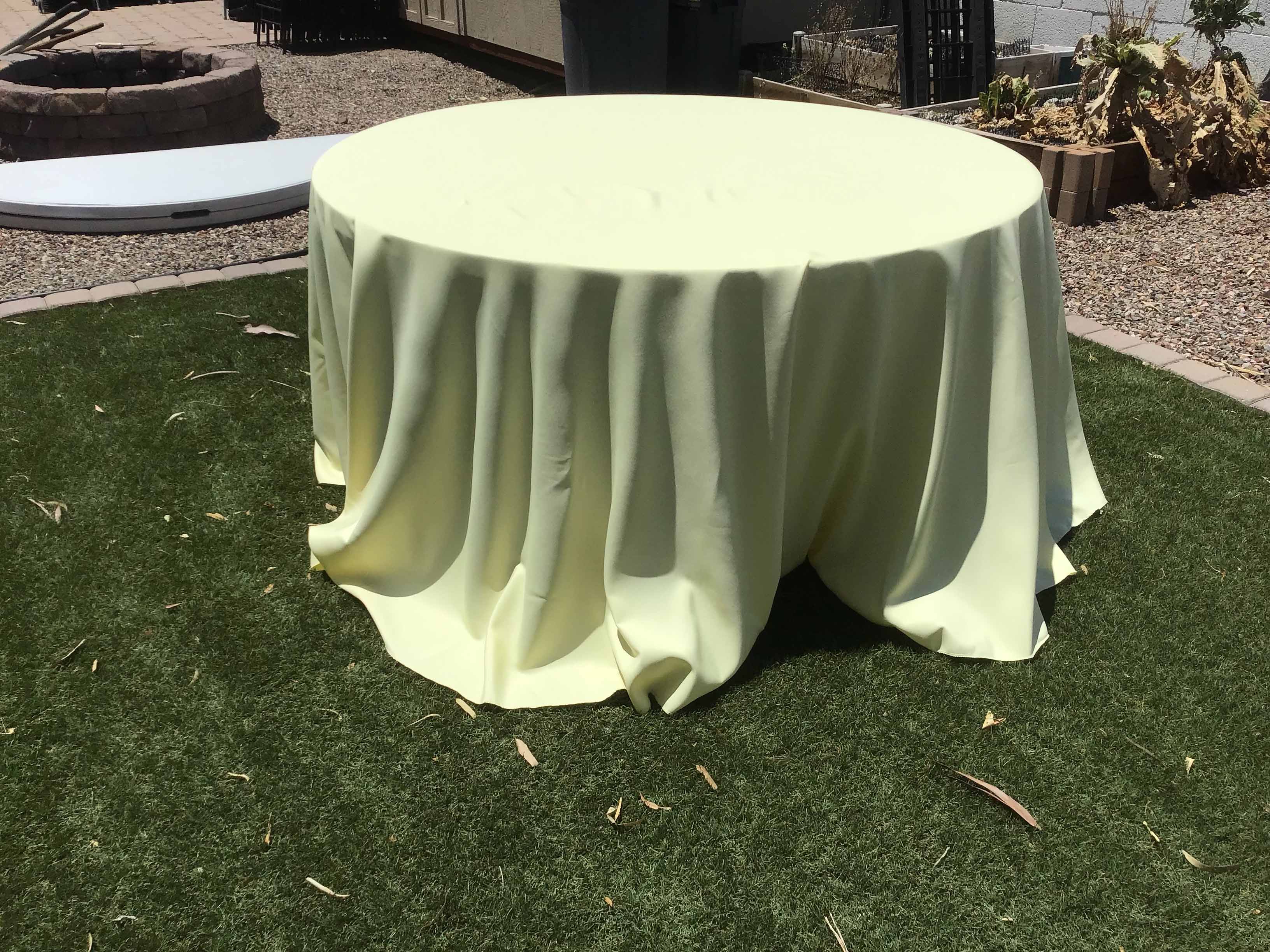 round tablecloths (butter) - 120