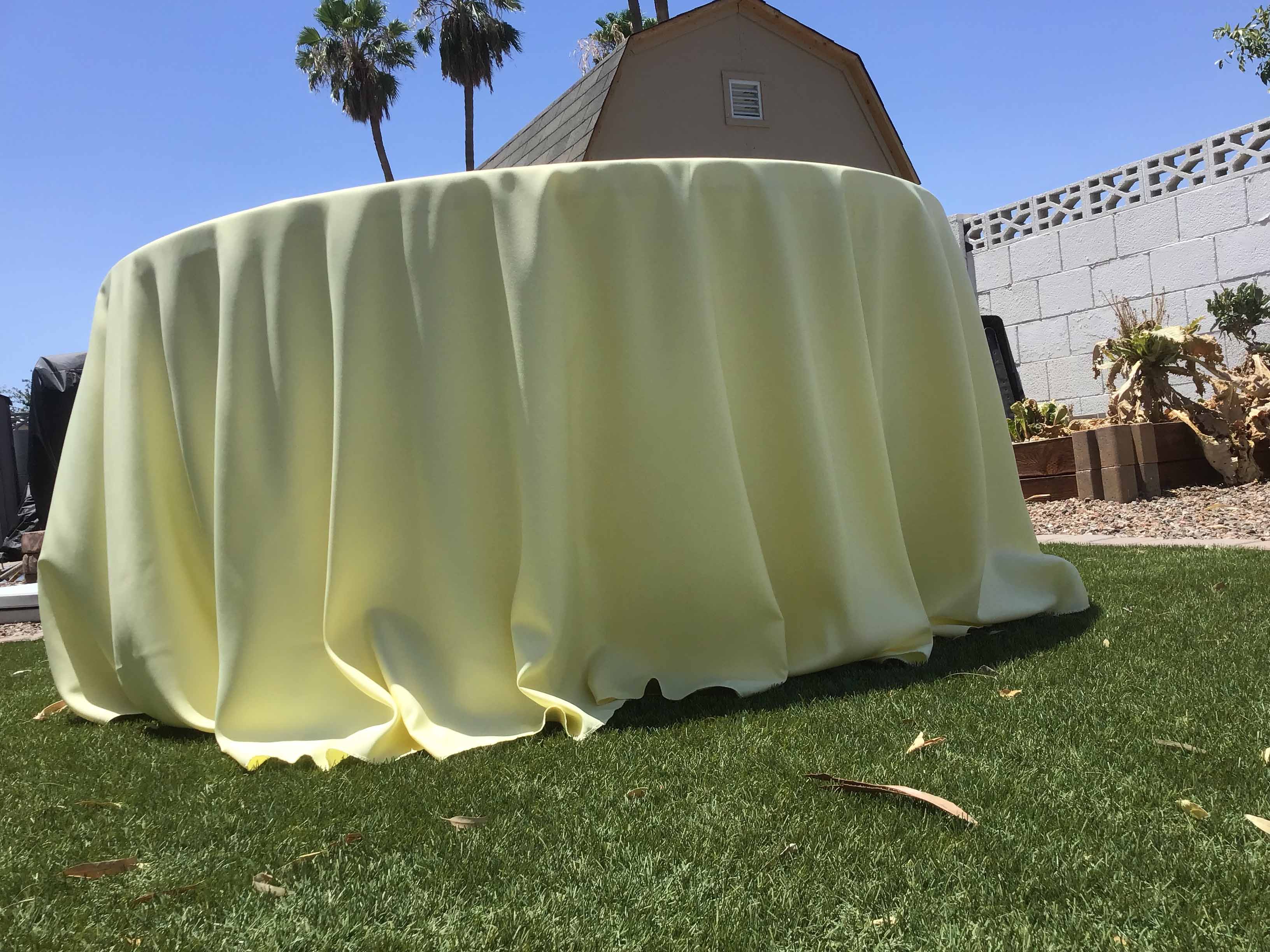 round tablecloths (butter) - 120