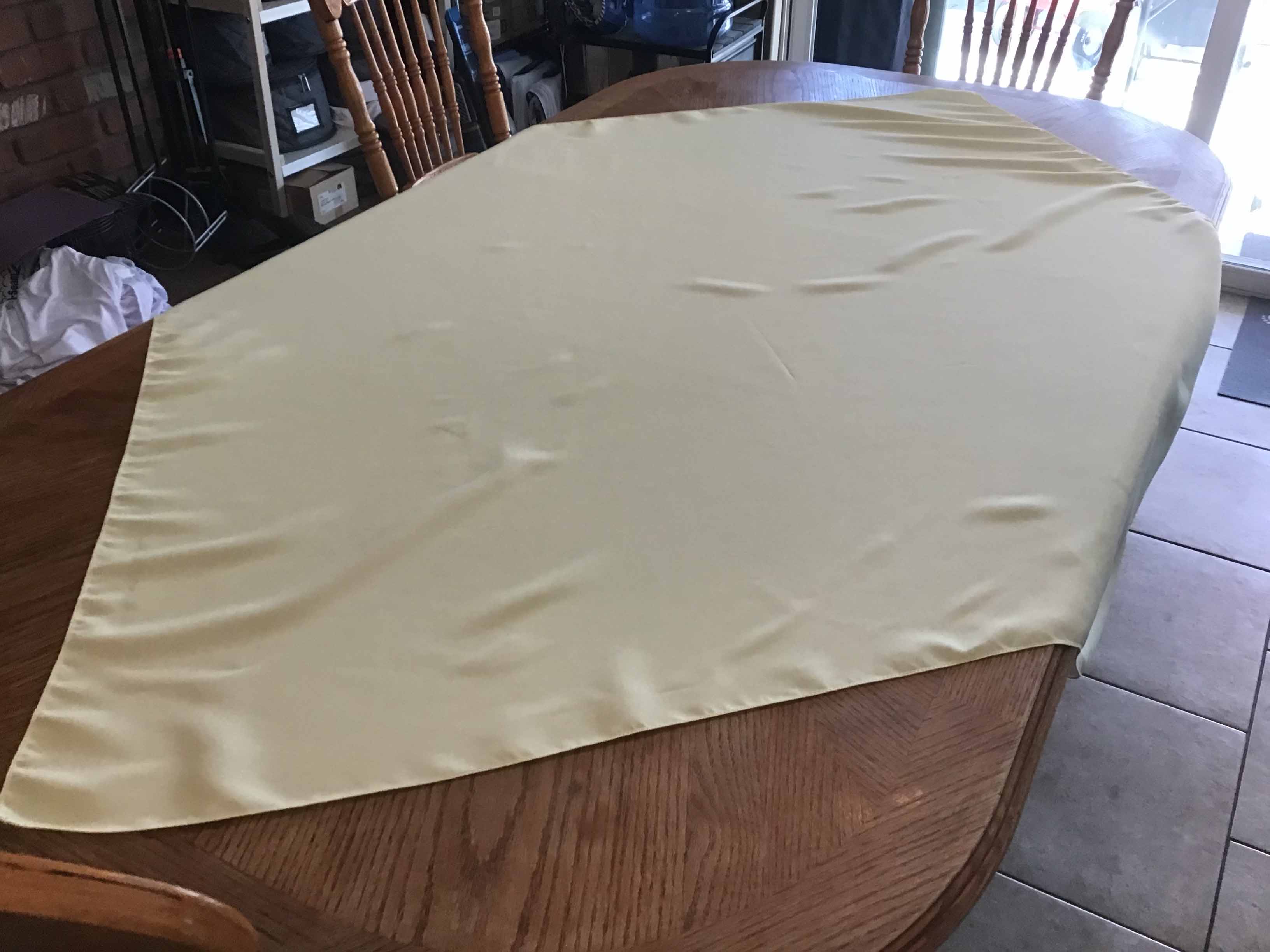 square tablecloths (butter) - 54