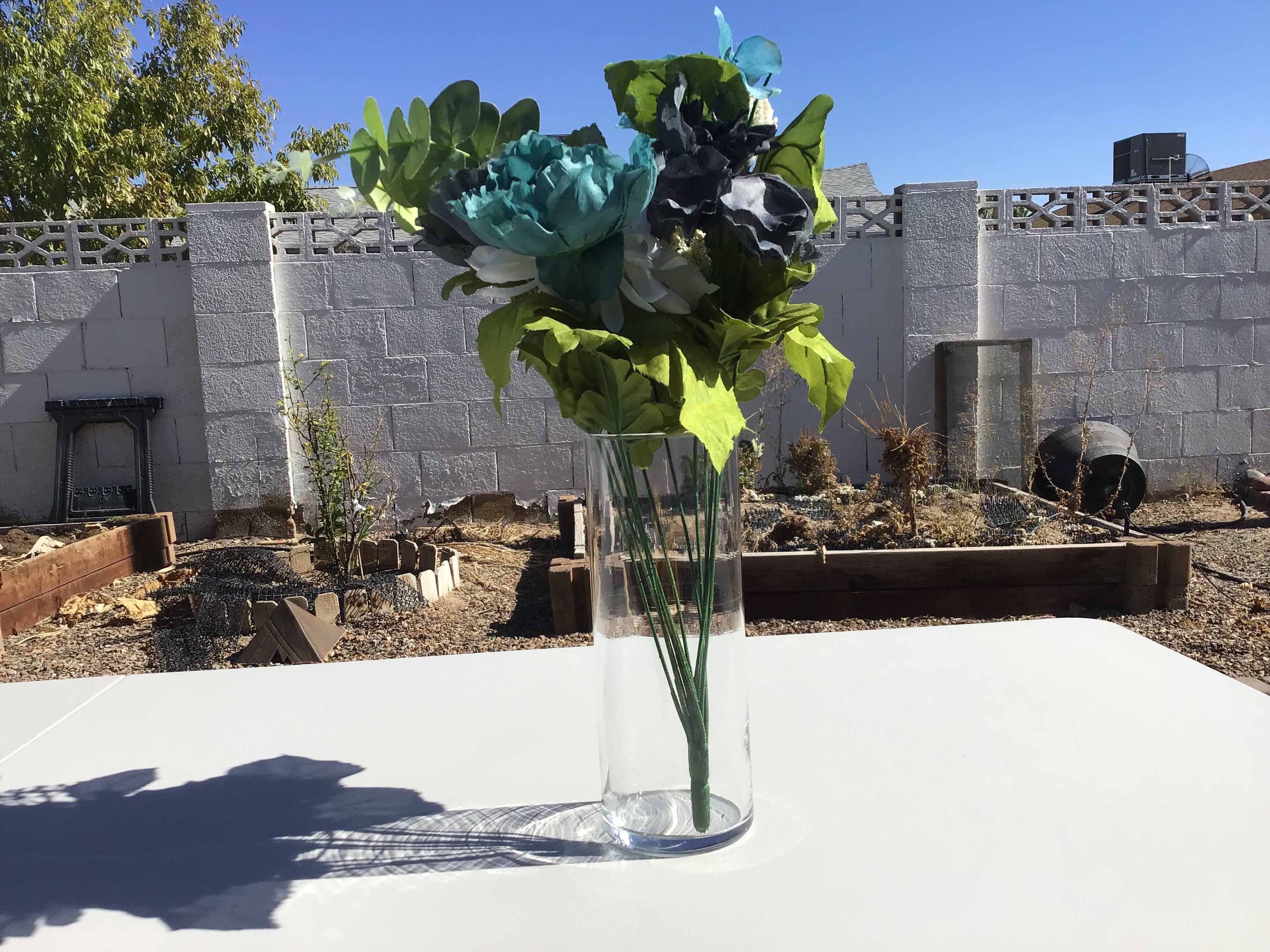 cylindical glass vase - 9 x 3.25