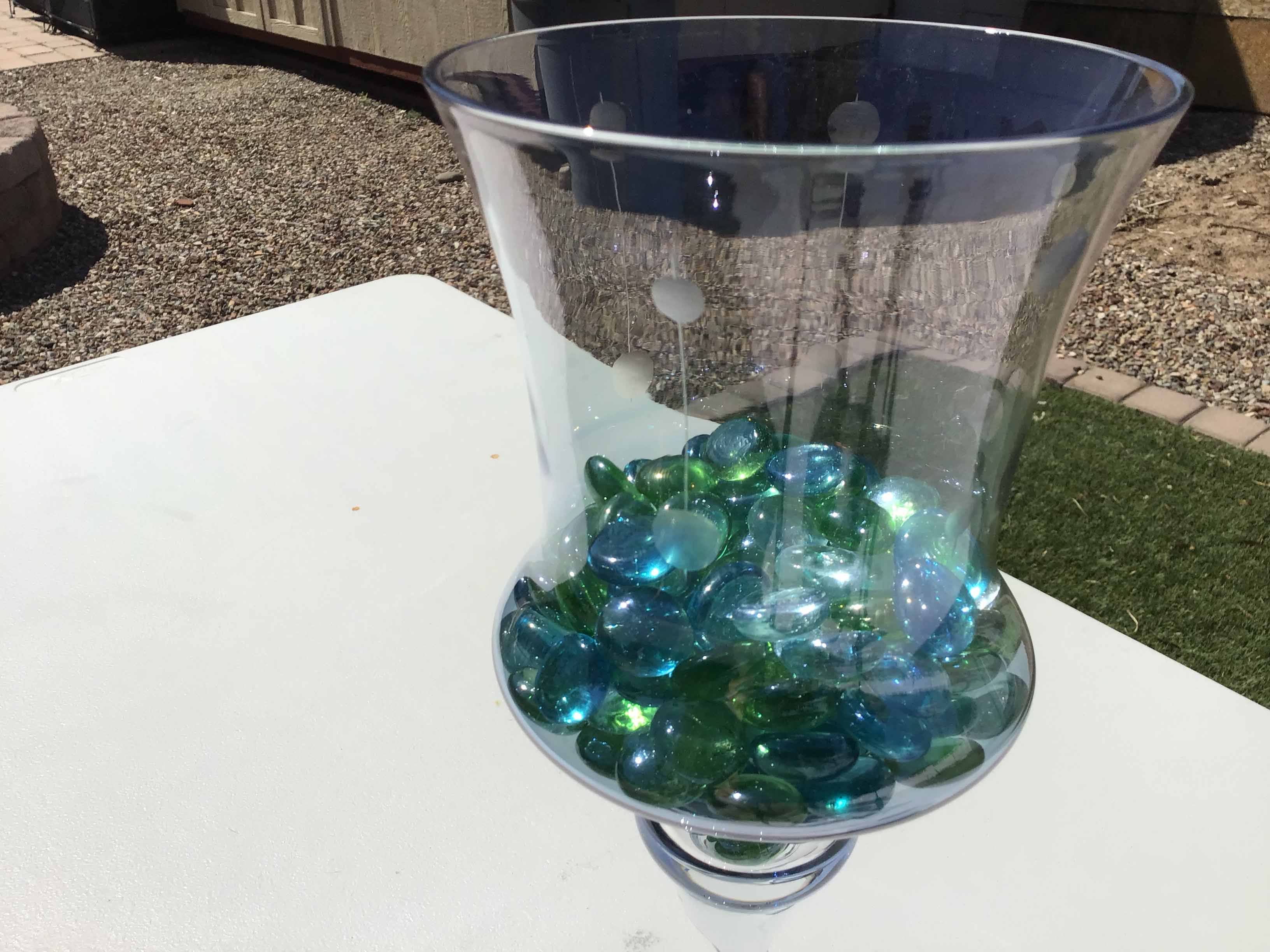twisted stem glass vase / candle holder (16 x 5)