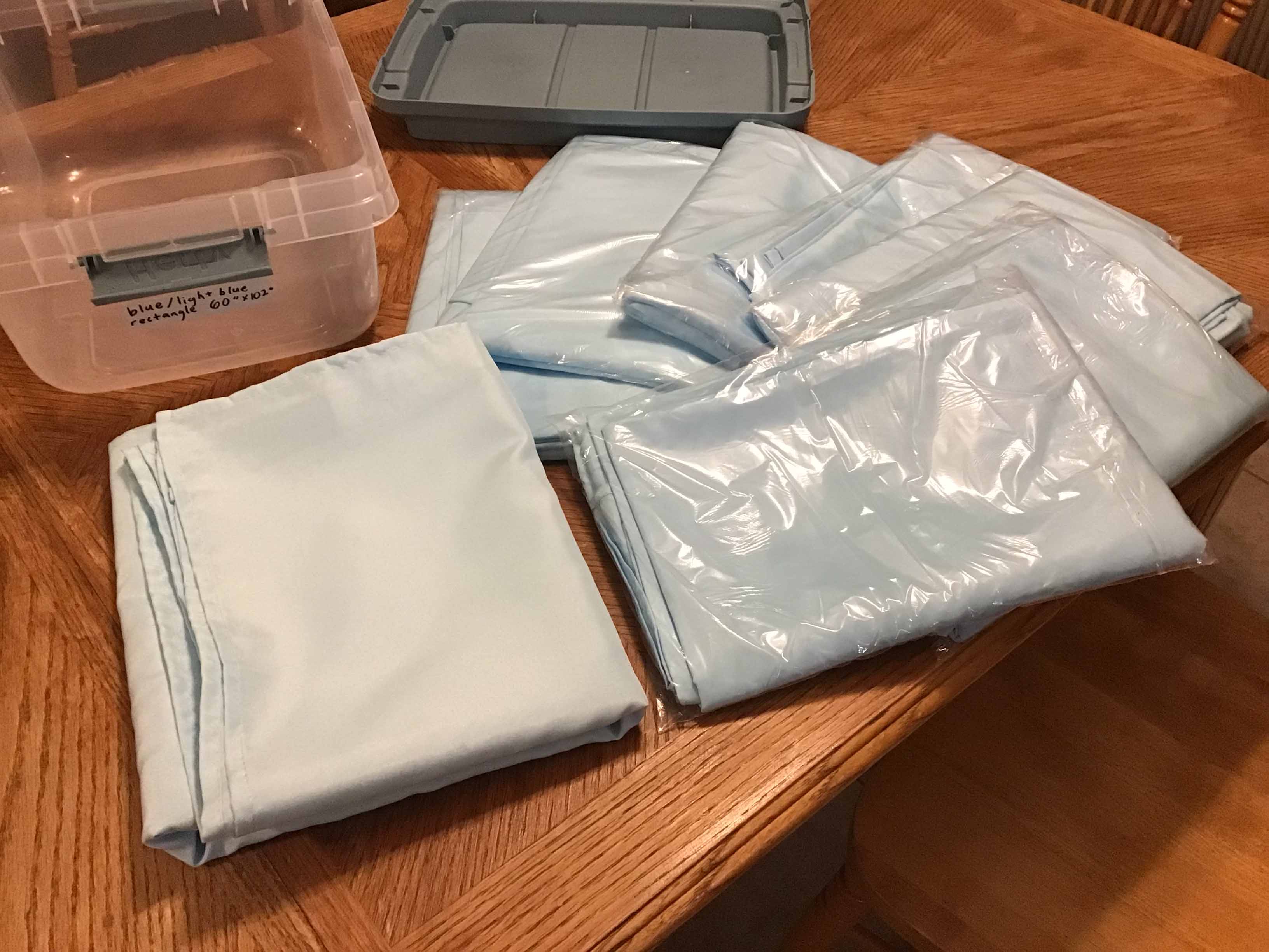 rectangle tablecloths (light blue) - 60 x 102