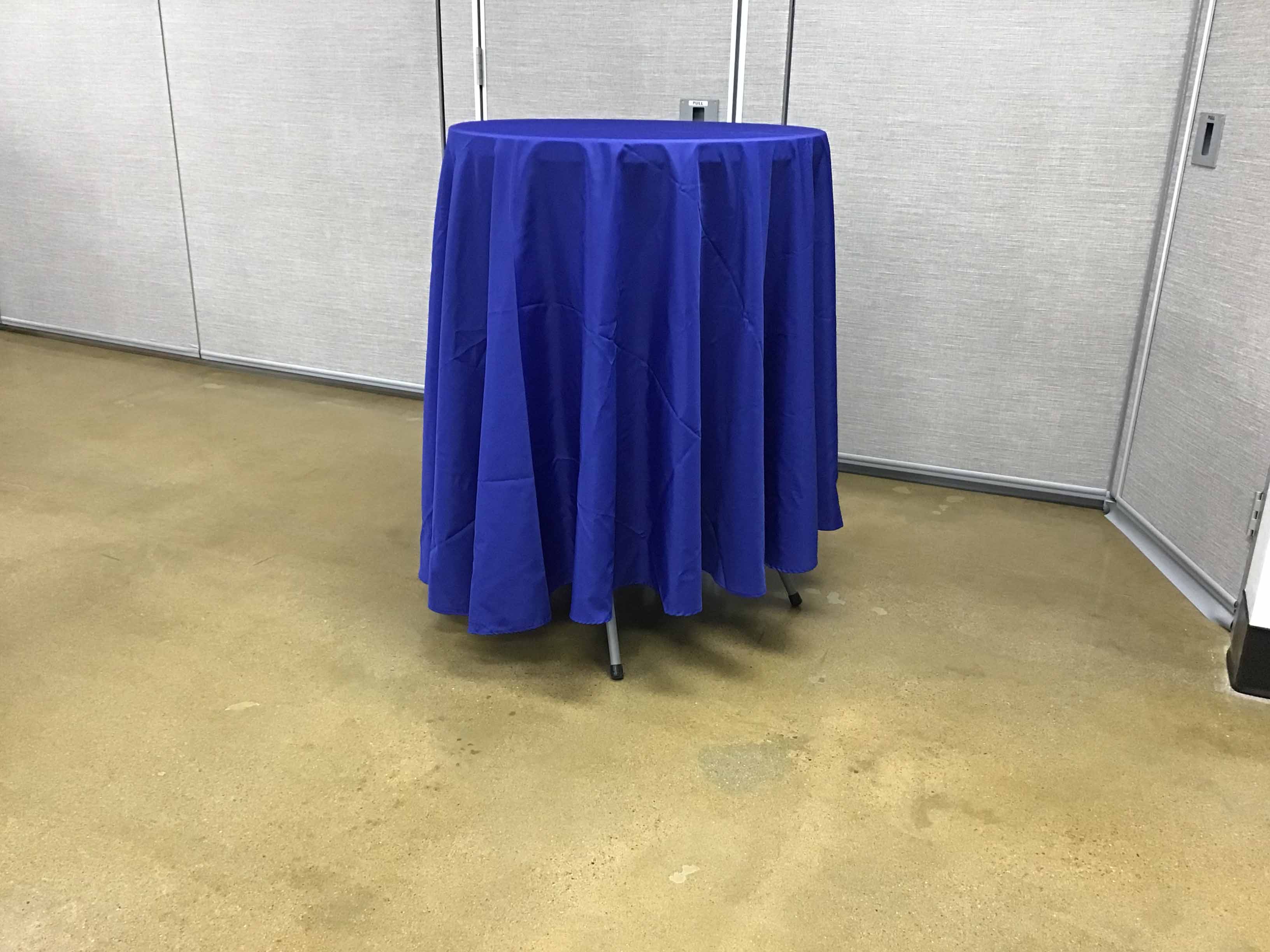 round tablecloths (royal blue) - 108