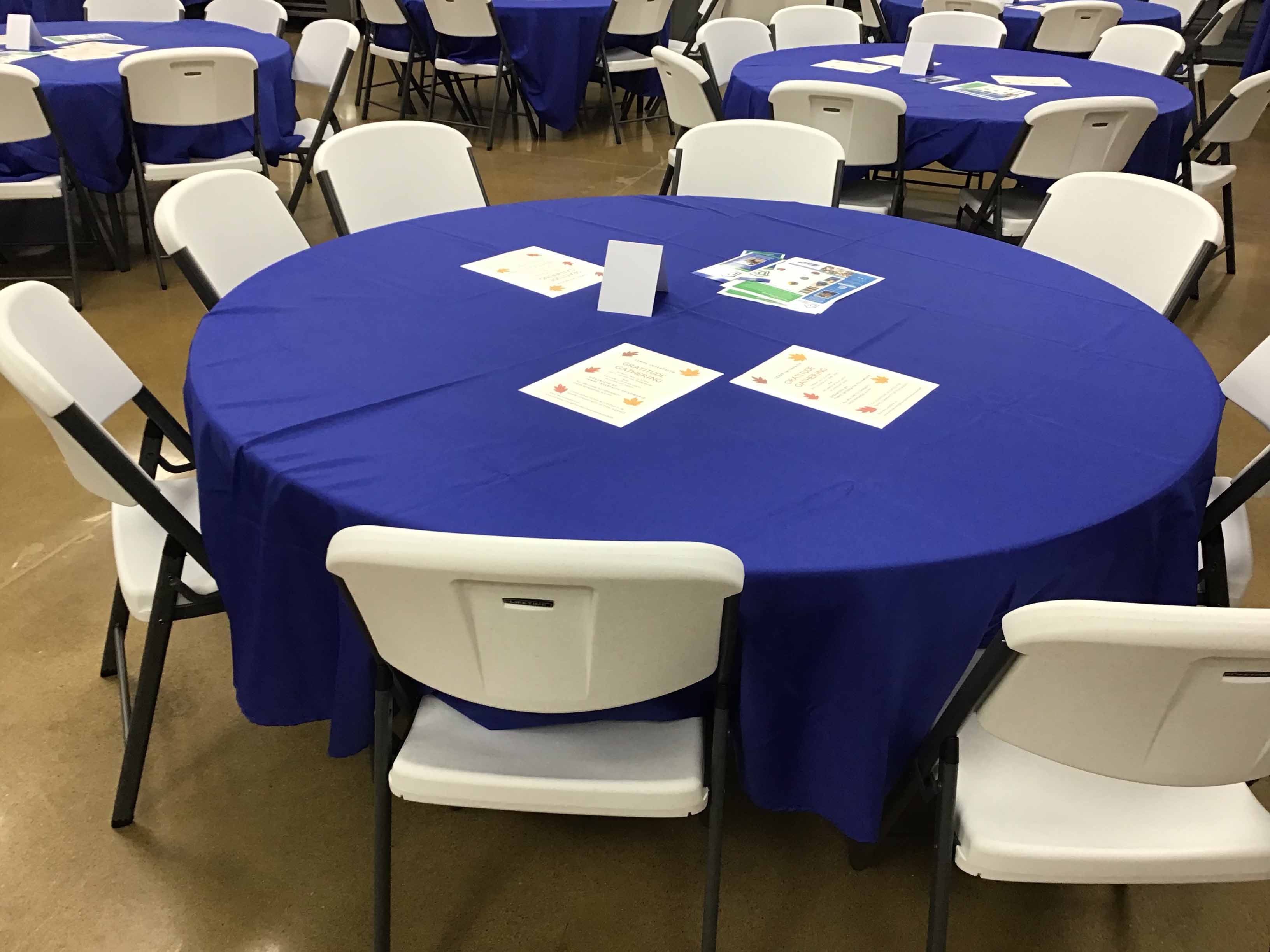 round tablecloths (royal blue) - 108