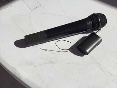 wireless microphone (Singing Machine)