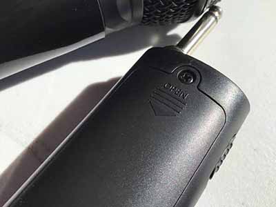 wireless microphone (Singing Machine)