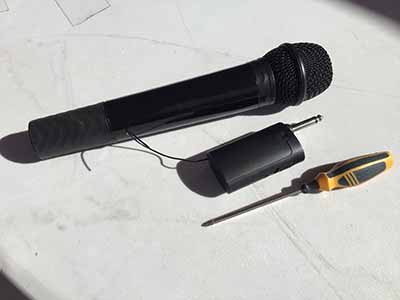 wireless microphone (Singing Machine)