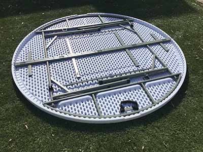 6 foot round tables (bifold)