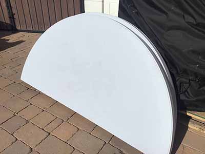 6 foot round tables (bifold)