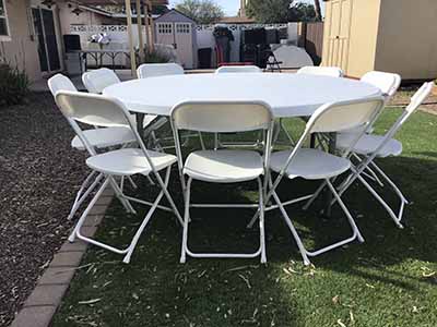 6 foot round tables (bifold)