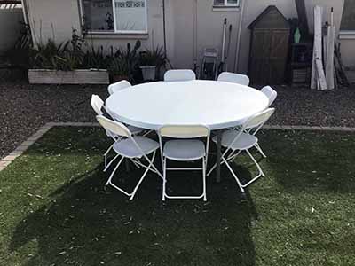 6 foot round tables (bifold)