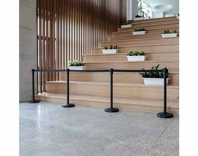 stanchion with 6.5 foot retractable belt