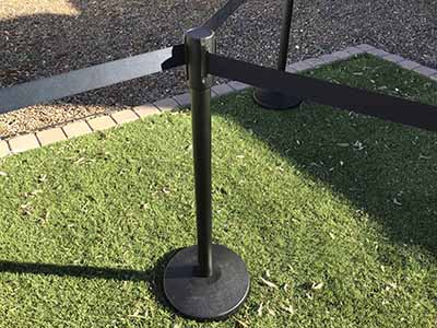 stanchion with 6.5 foot retractable belt