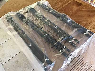 easel (black aluminum)