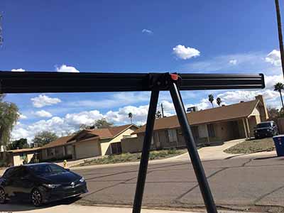 easel with pad retainer (black aluminum) - 35 to 65